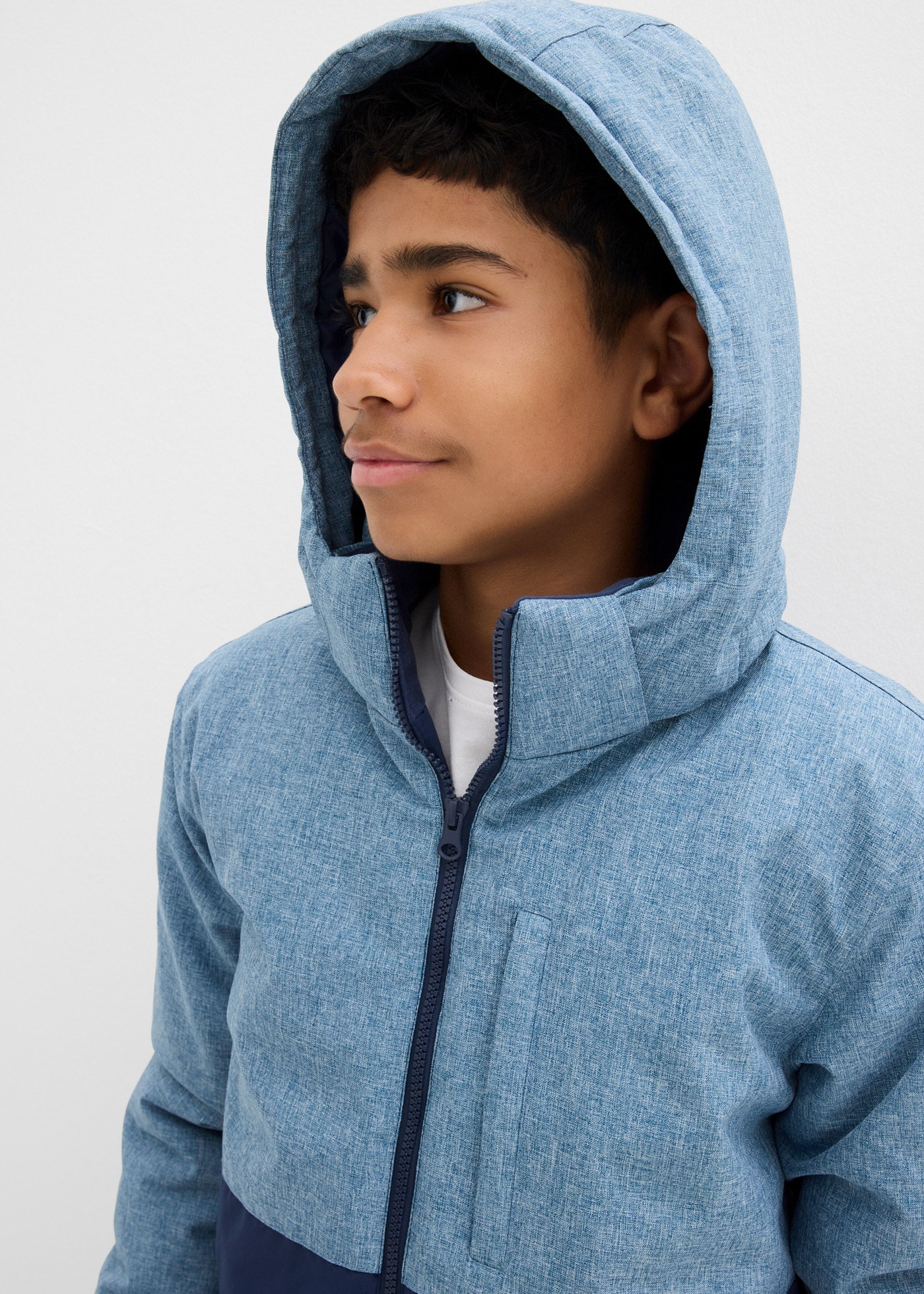 bonprix Winterjacke mit Kapuze im Colourblocking-Design, mit wattierter Kapuze, windabweisend