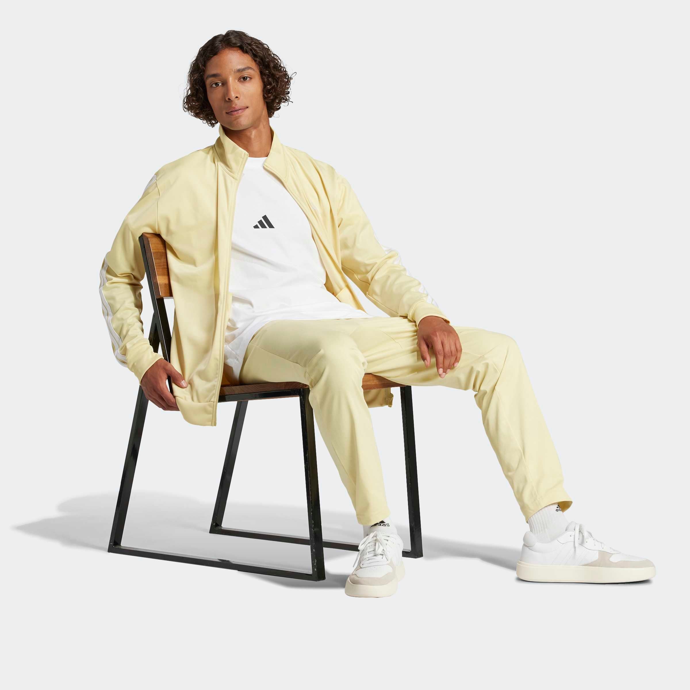 adidas Sportswear T-Shirt »M FI SL T« sportlicher Stil, Kurzarm, mit kleinem 3-Streifen Logo