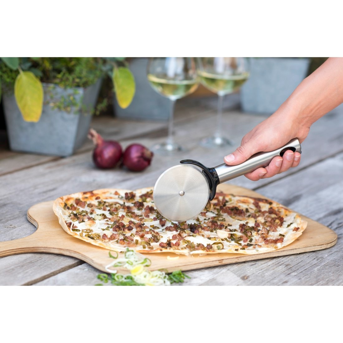 Xavax Pizzaschneider »Pizzaschneider, Pizzaroller, Küchenhelfer 22 cm, Edelstahl«, (1 tlg.), integrierte Öse zum Aufhängen