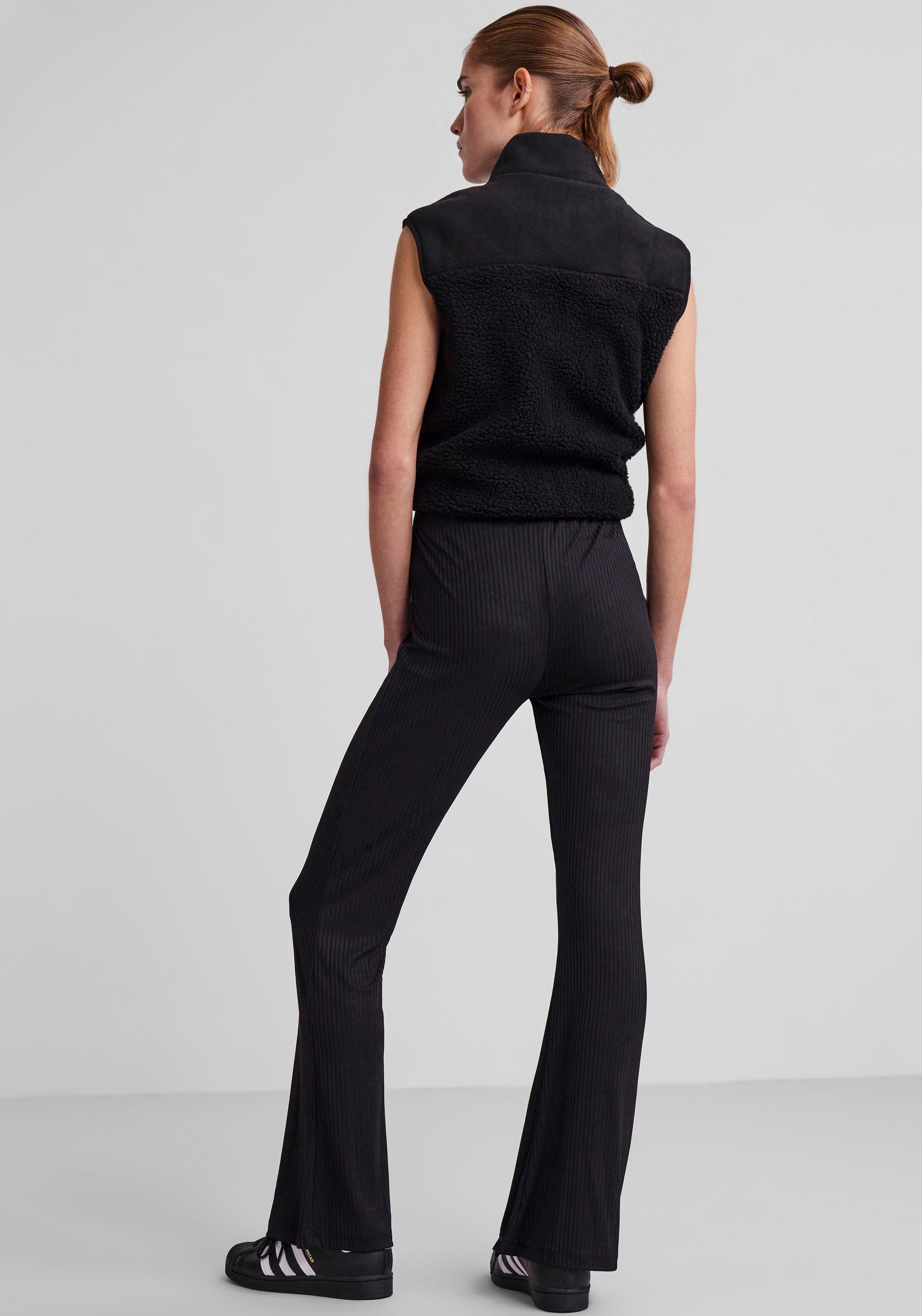 pieces Bootcuthose »PCTOPPY MW PANT FLARED Style bei NOOS«, Flared ♕