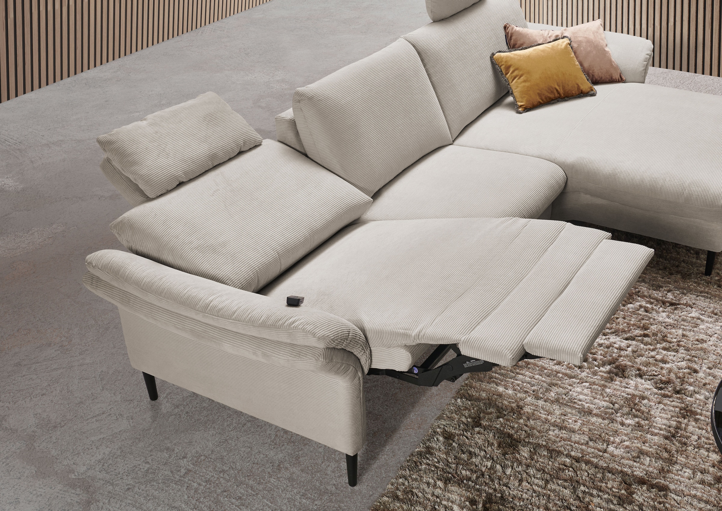 Places of Style Ecksofa »Sarsina: mit Tonnentaschen-Federkern, perfekt zum Entspannen L-Form«, inklusive 1 motorischen Relaxfunktion mit Herz-Waage-Beschlag