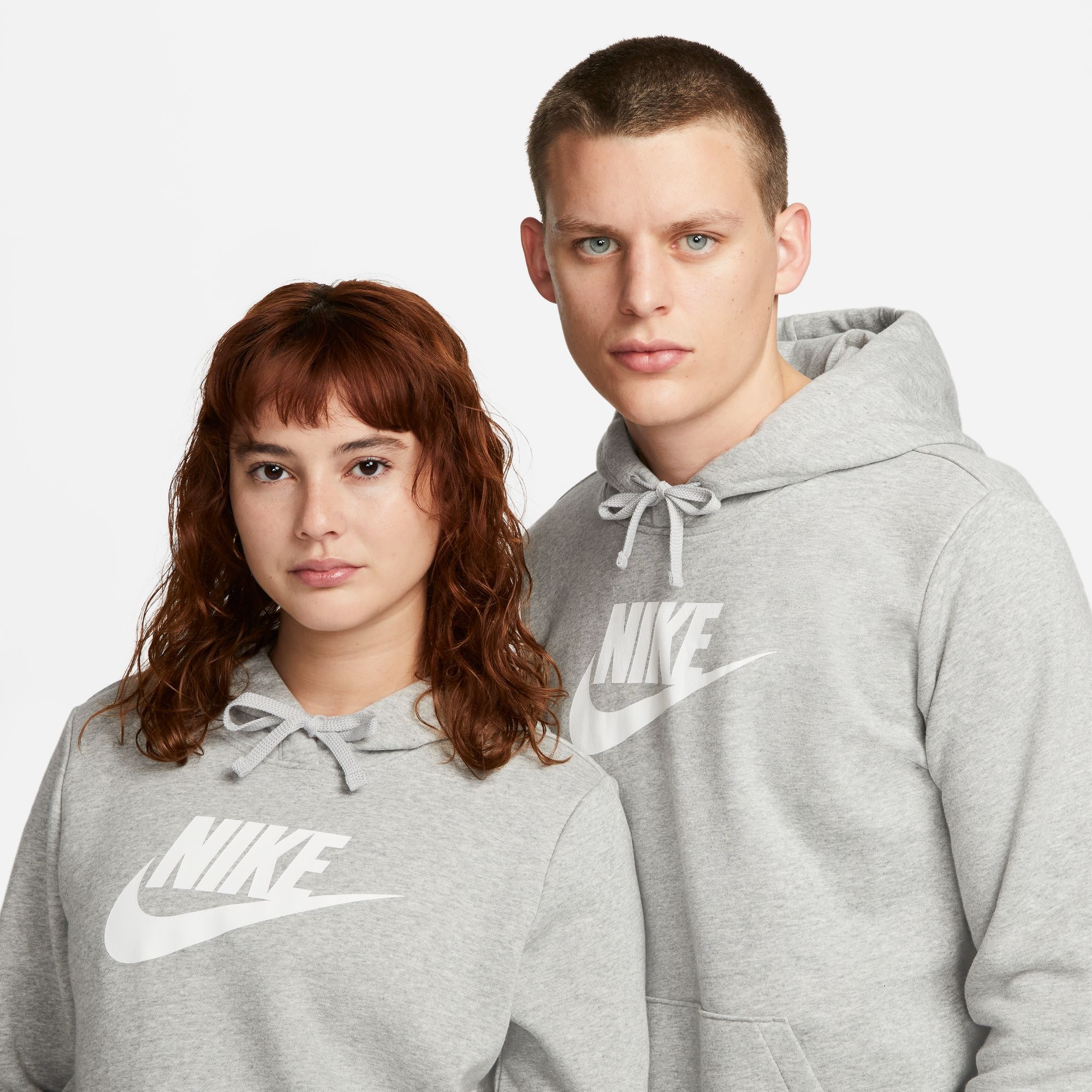 Nike Sportswear Kapuzensweatshirt »Club Fleece Women's Logo Pullover Hoodie«, Damen Kapuzenpullover aus weichem Fleece Material