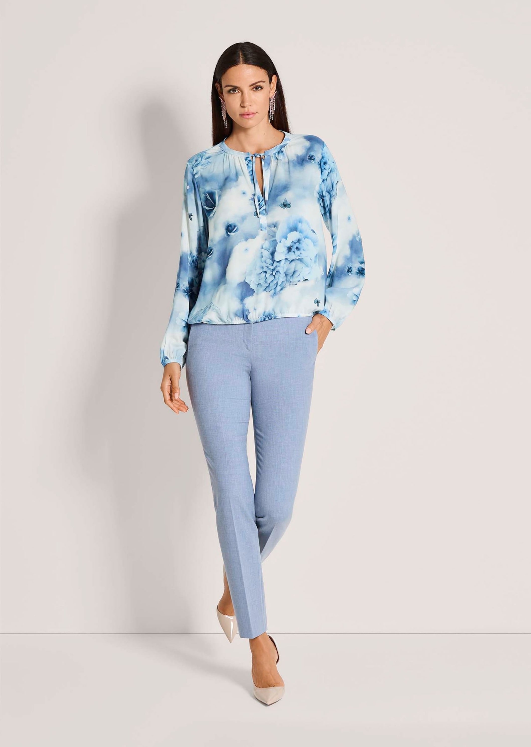 MADELEINE Langarmbluse »Blusenshirt Druckbluse mit floralem Aquarellprint« Ausschnitt mit Bindeband