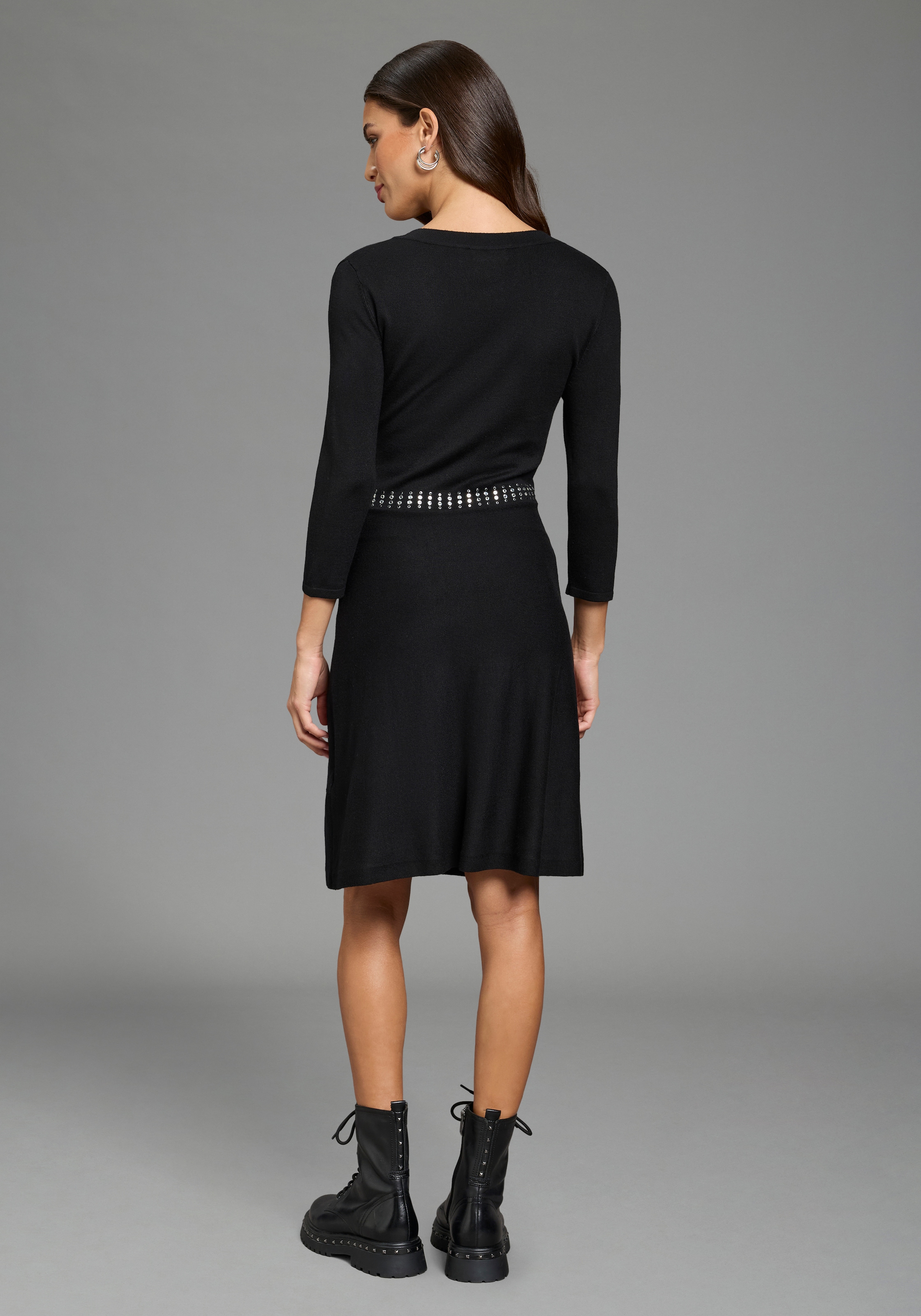 Melrose Strickkleid feminines Mini Kleid mit ausgestelltem Rock und V-Neck