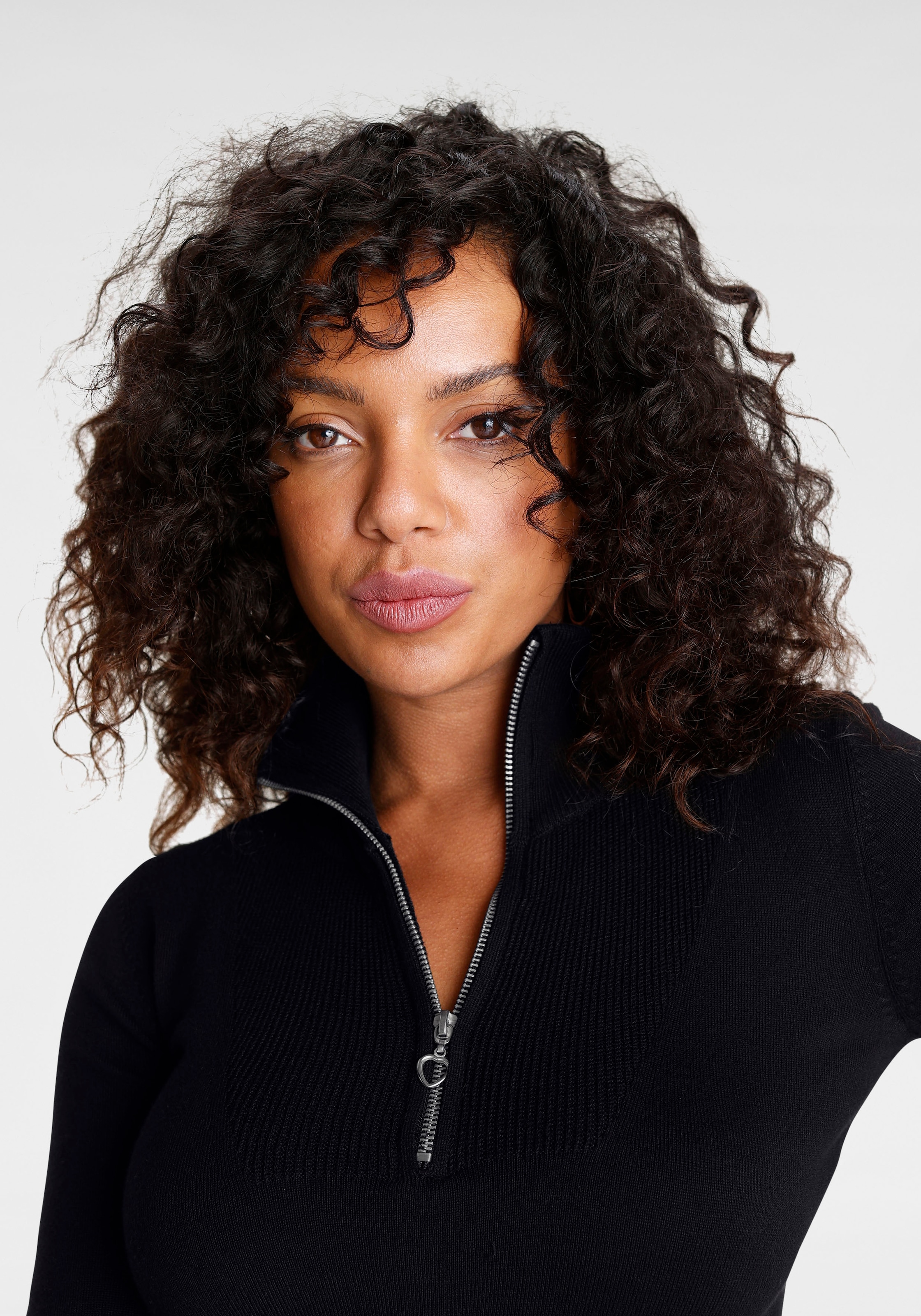 Laura Scott Strickkleid mit Troyer Kragen in Mini Form