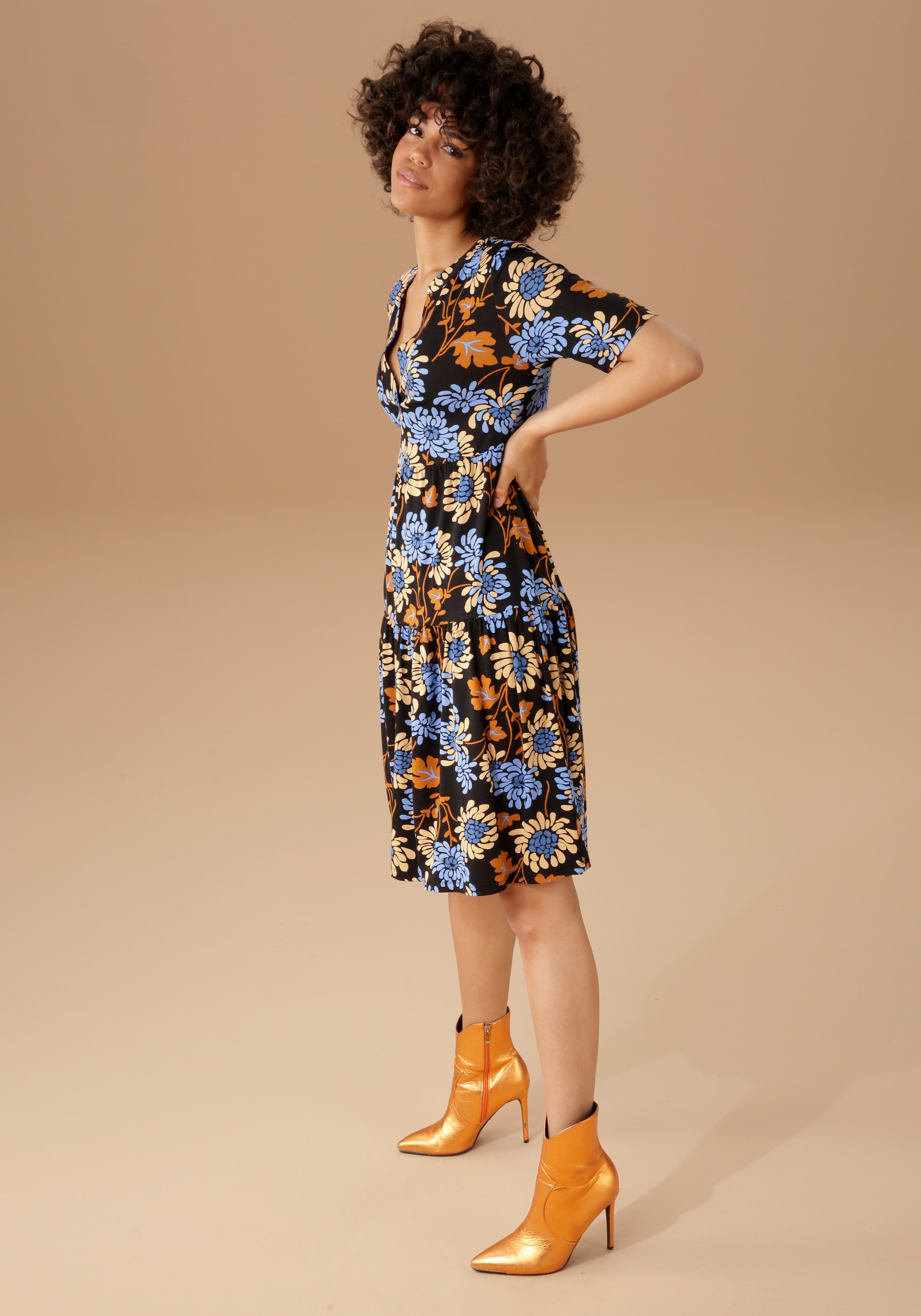 Aniston CASUAL Jerseykleid, mit graphischem Blumendruck
