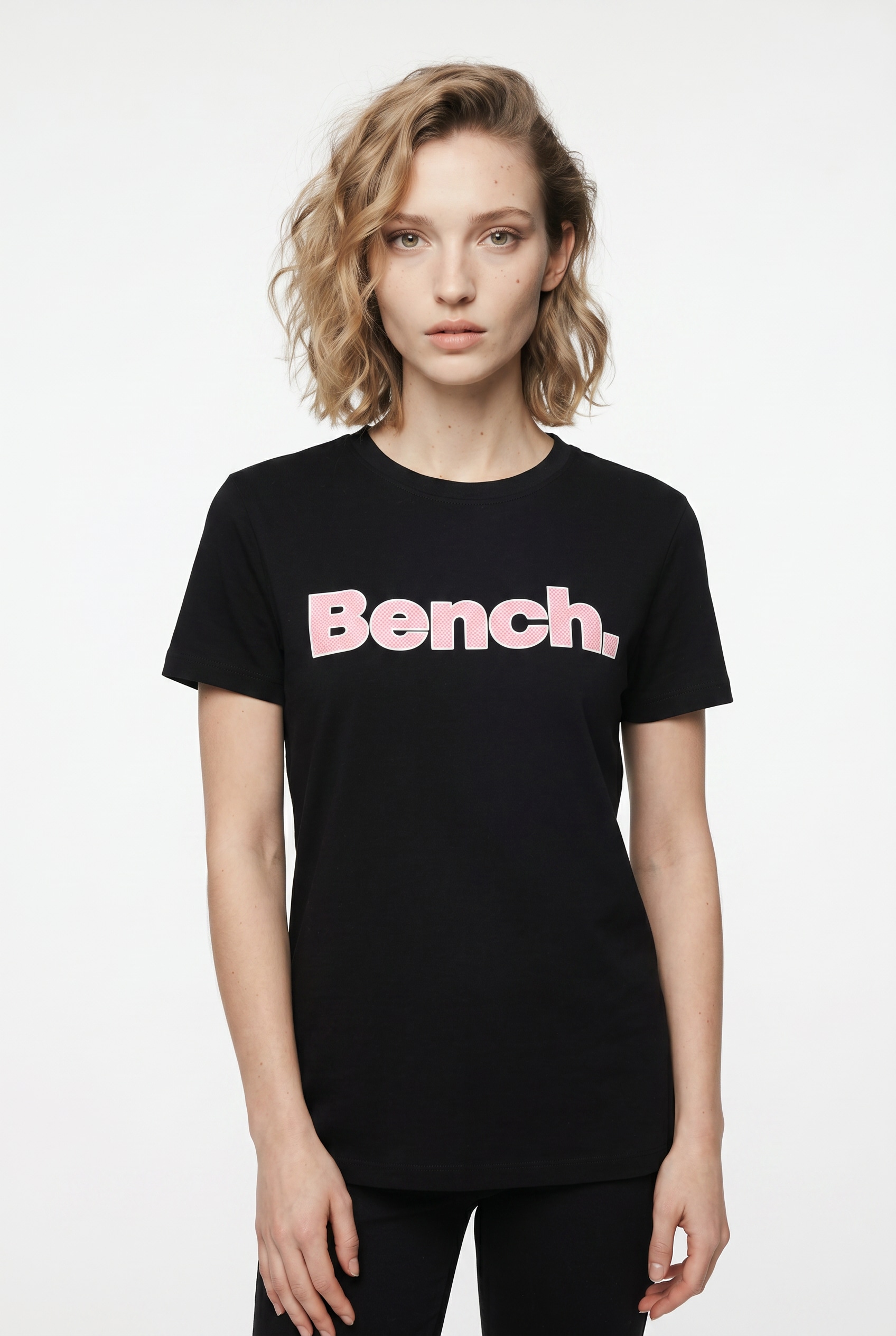 Bench. Kurzarmshirt »LEORA« figurbetonte Passform, mit Rundhalsausschnitt