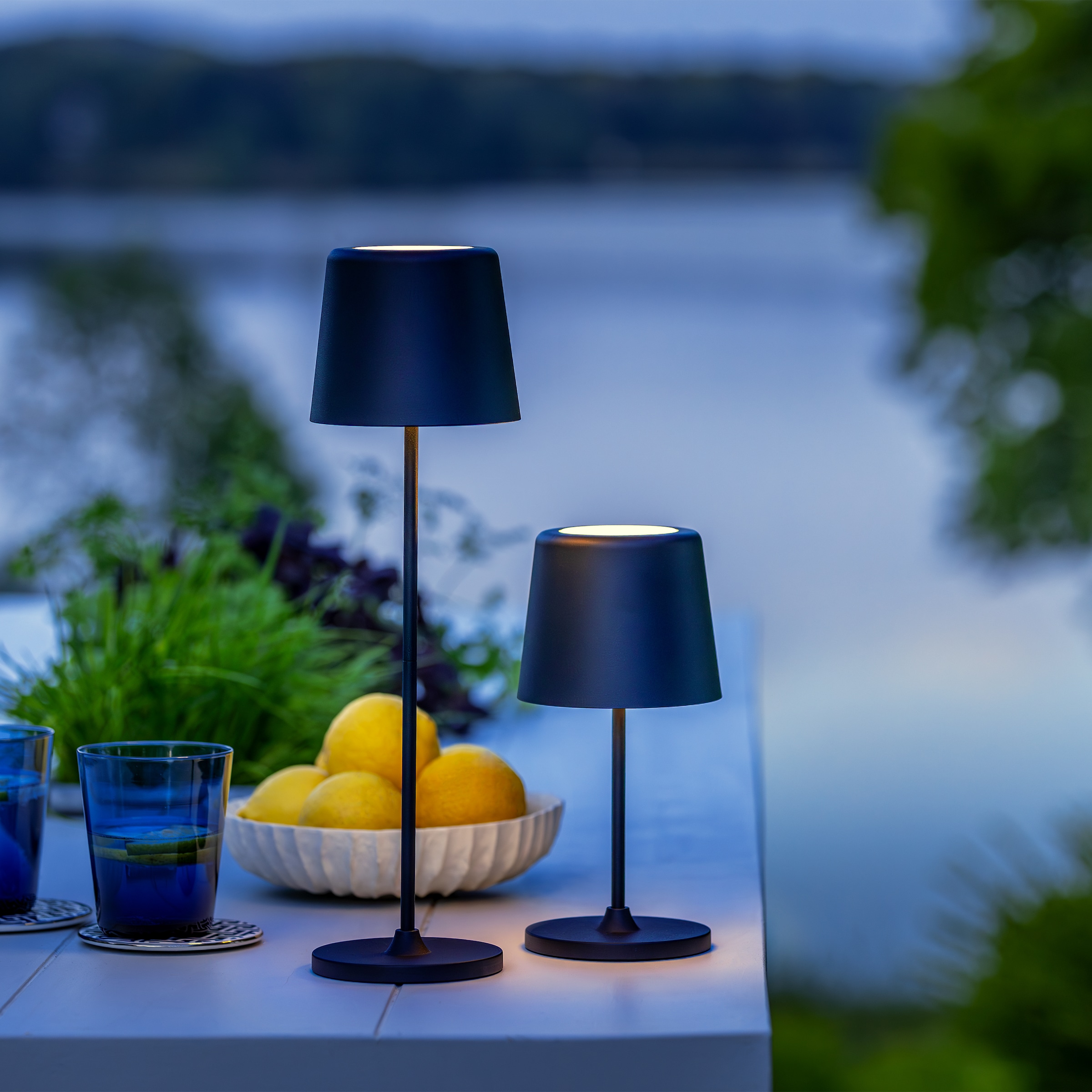 Brilliant LED Tischleuchte »Kaami - mobile LED Außen Tischlampe 2er-Set«, Leuchtmittel LED-Modul | LED fest integriert, 310 lm, Touchdimmer, USB, Akku, Outdoor, Indoor, Akkuleuchte 37cm hoch