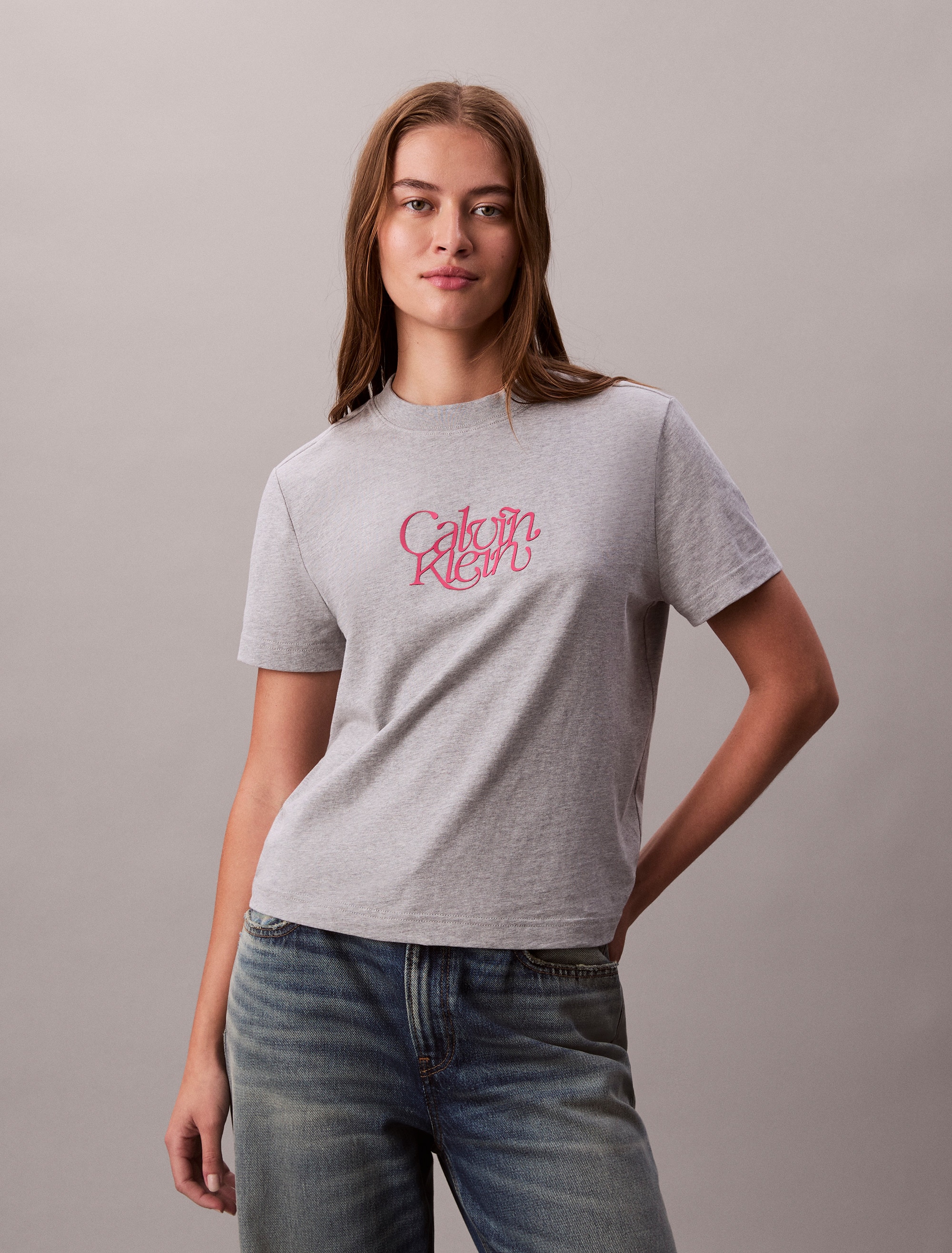 Calvin Klein Jeans T-Shirt »SS FITTED SCRIPT CALVIN KLEIN TE«, Mit Rundhalsausschnitt, regular fit