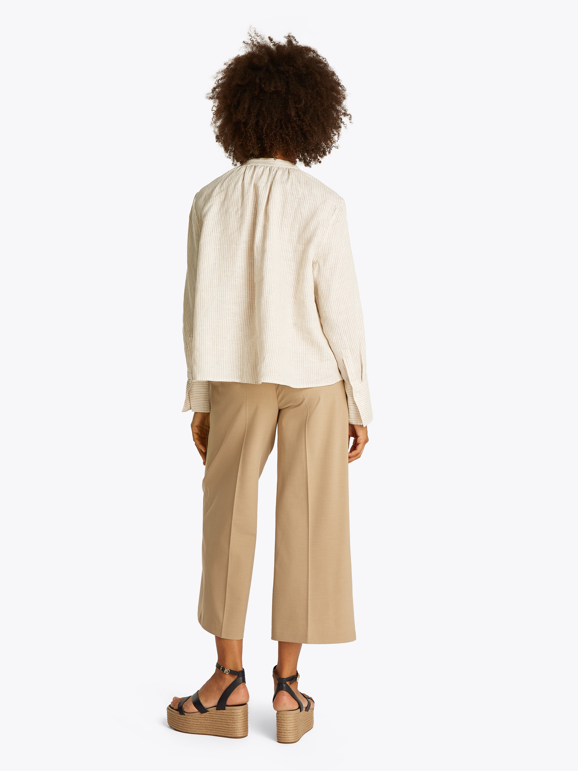 Tommy Hilfiger Klassische Bluse »ESS LINEN V-NECK BLOUSE«, mit Raffung,kühlendes Premium Leinen