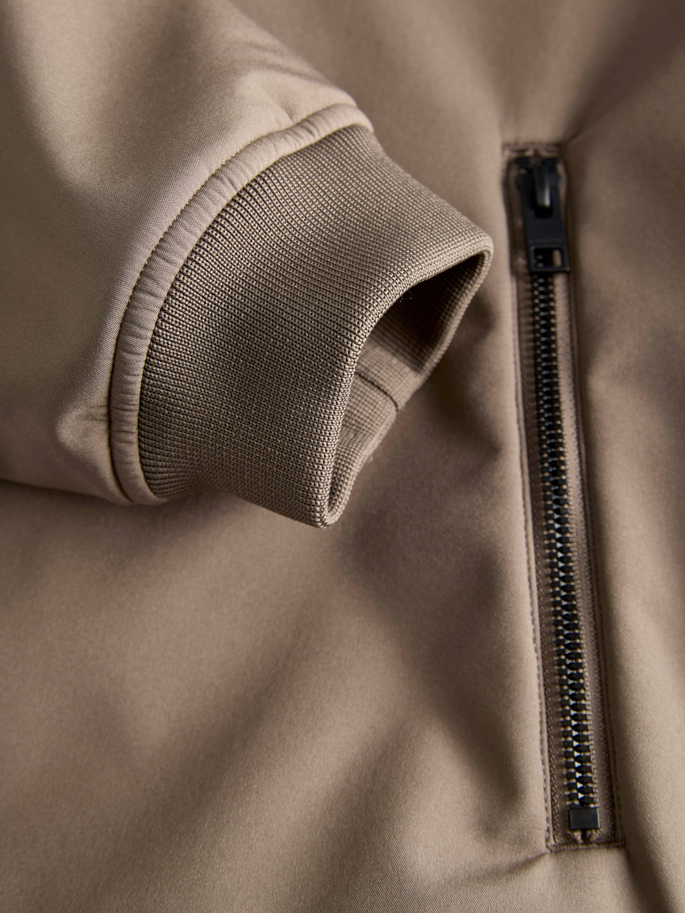 Jack & Jones Softshelljacke »JJEBASIC mit wasserabweisender Funktion« mit Kapuze Kunstfaser, regular fit