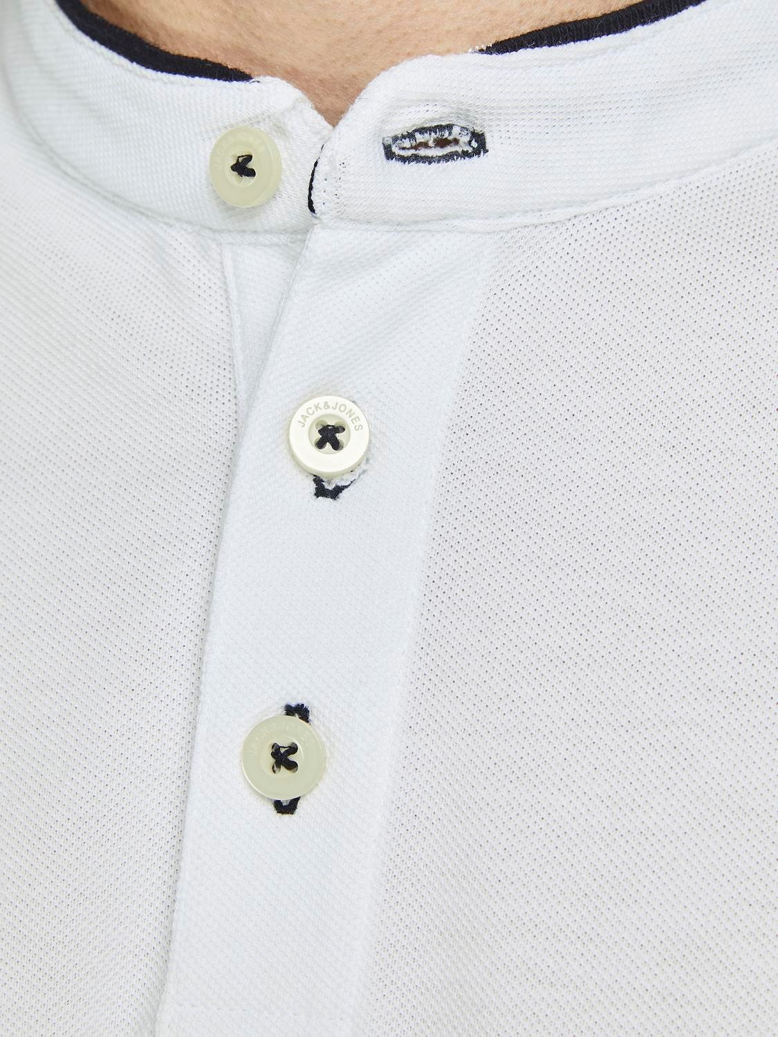 Jack & Jones Kurzarmshirt »PAULOS MAO POLO«, mit kontrastfarbiger Kante am schmalen Stehkragen und am Ärmelsaum
