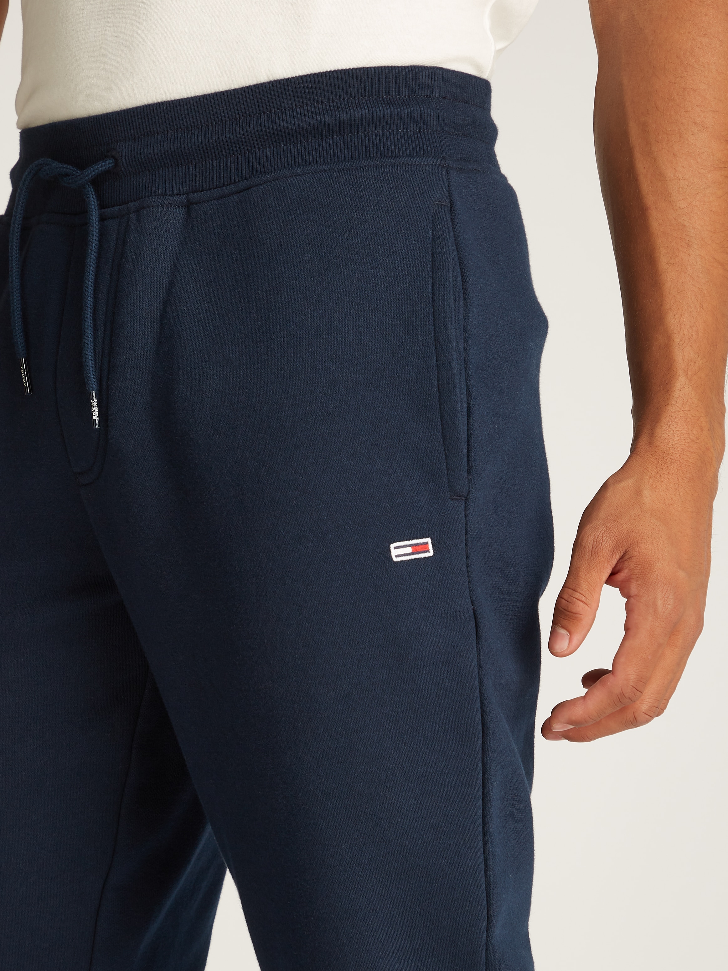 Tommy Jeans Plus Sweathose »TJM SLIM S FLAG SWEATPANT EXT«, Mit elastischem Bund