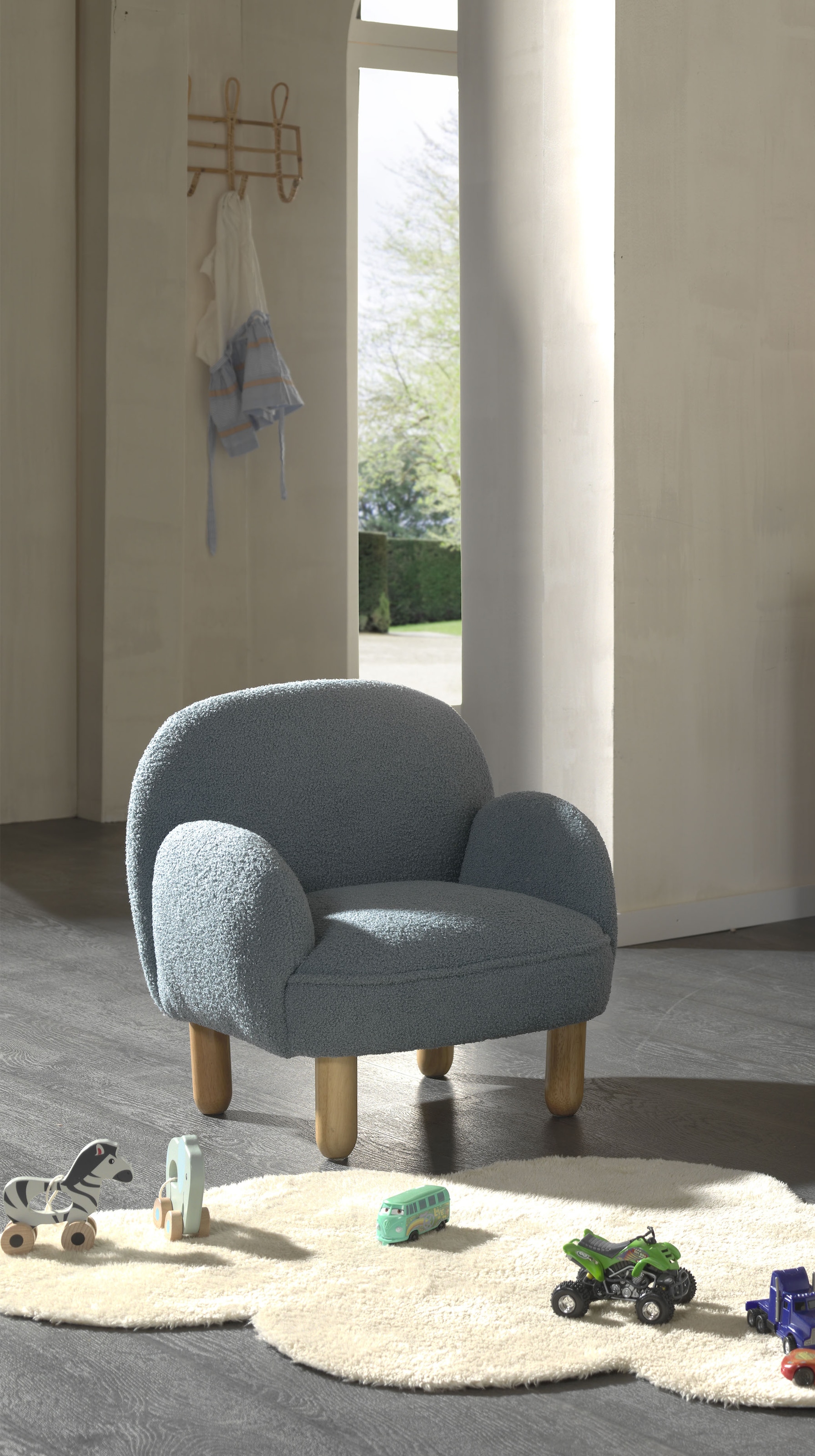 Vipack Sessel »für Kinder in verspielter Optik, ein Highlight für das Kinderzimmer« B: 56 x H: 52 x T: 53 cm, Füße aus Massivholz,  Bezug flauschiger Bouclé Stoff, zwei Farben zur Wahl