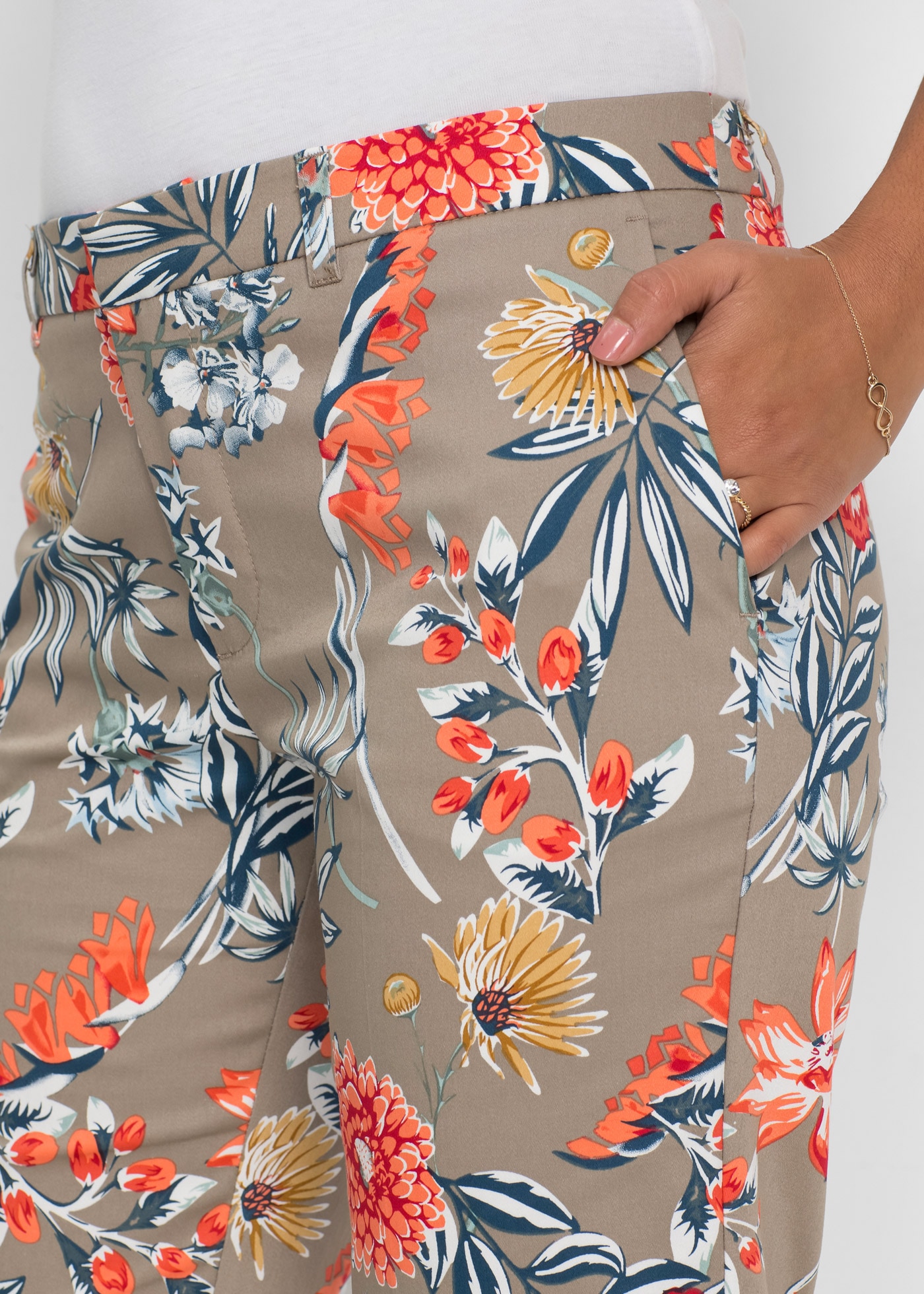 bonprix 7/8-Hose  aus Baumwolle mit Elasthan, Regular Fit, femininer Stil