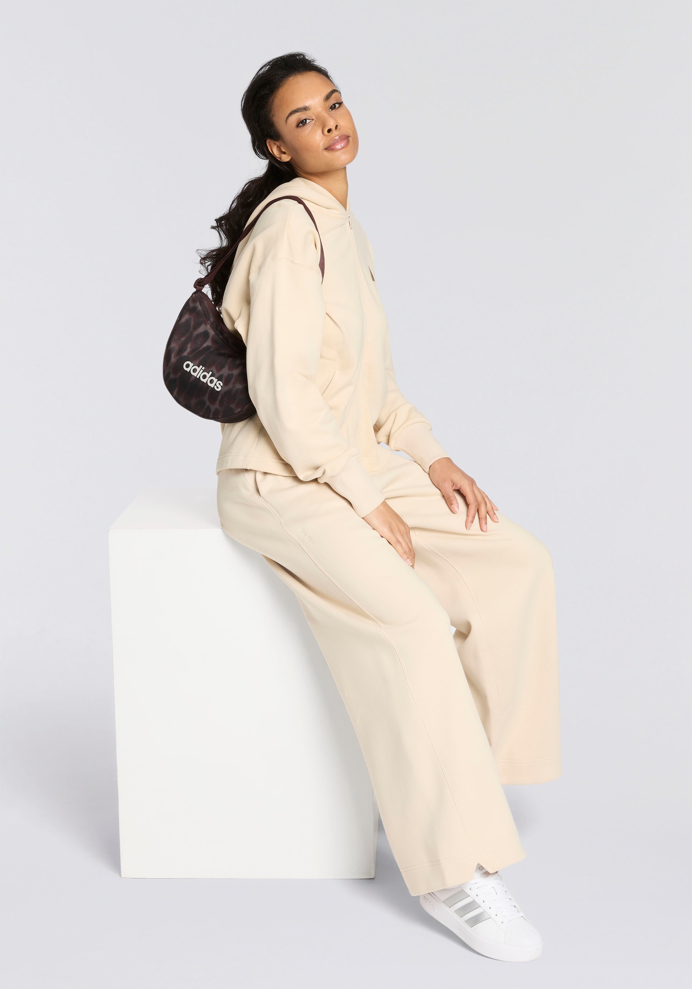 adidas Performance Sporttasche »LINEAR ESSENTIAL GRAFIK POUCH«