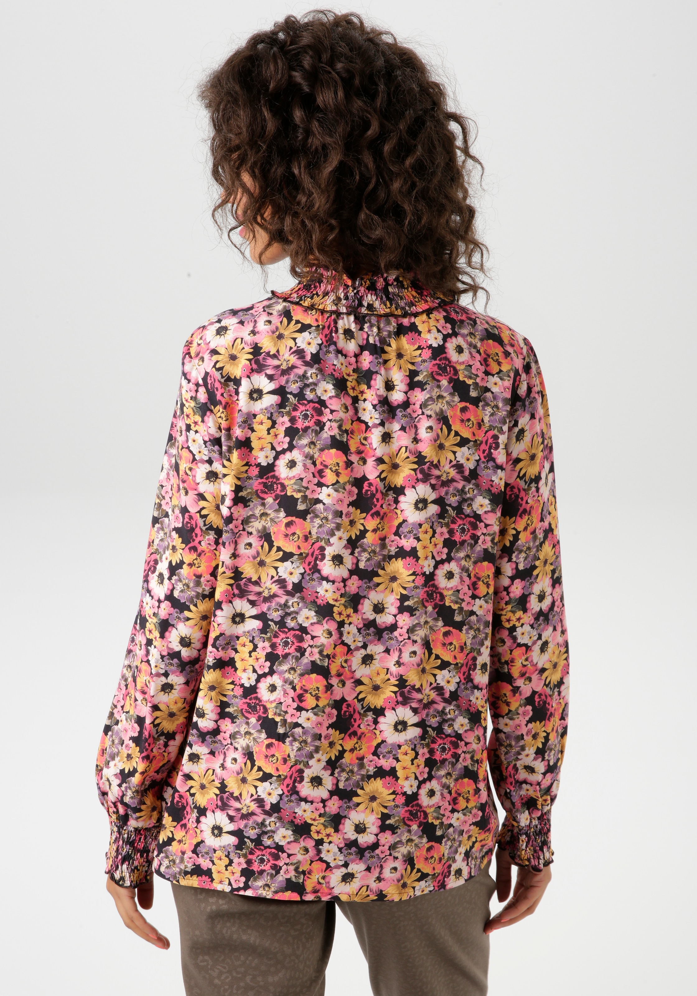 Aniston CASUAL Schlupfbluse, mit romantischen, farbenfrohen Blüten bedruckt