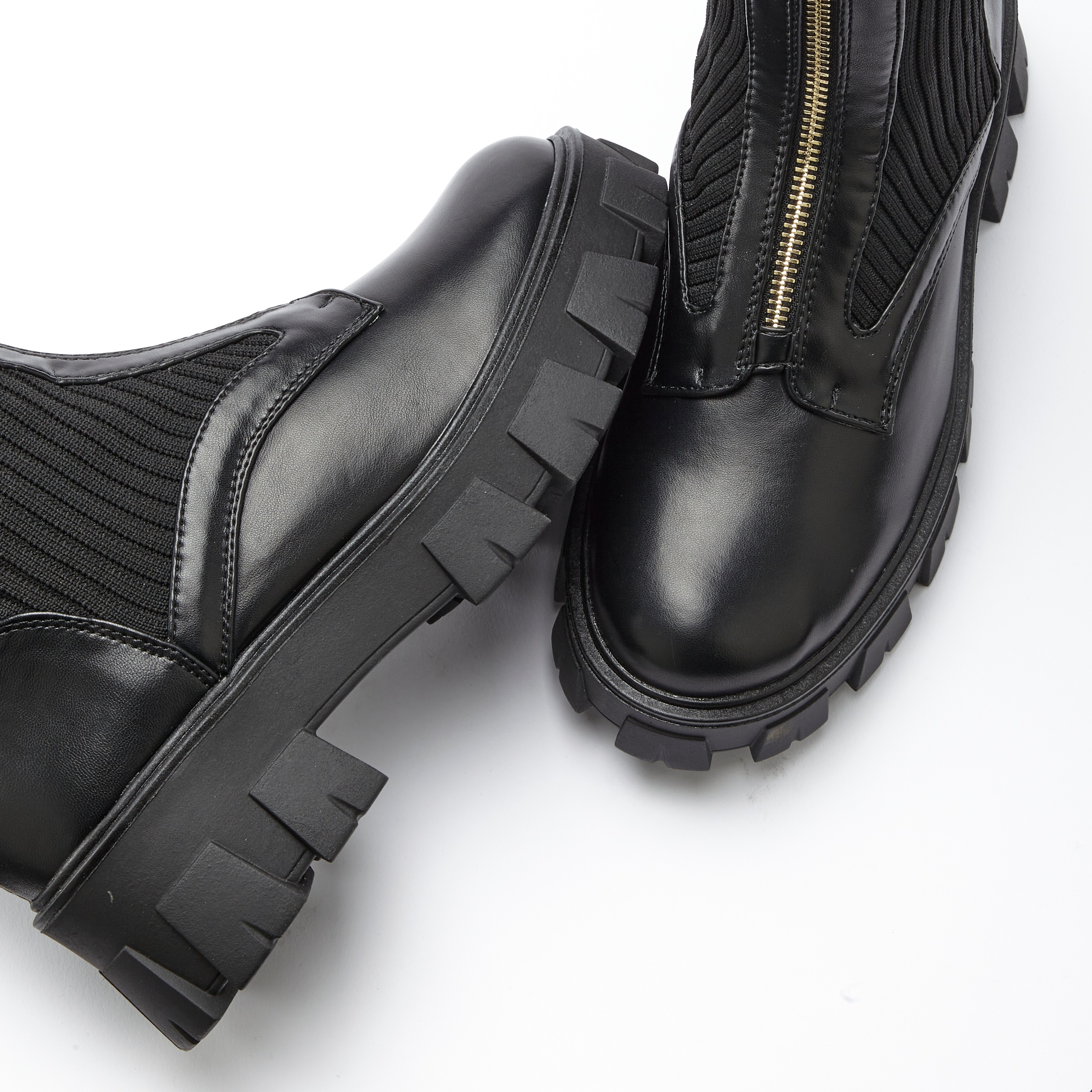 LASCANA Reißverschlussstiefel, mit Chunky Sohle, Stiefelette, Ankle Biker Boots VEGAN