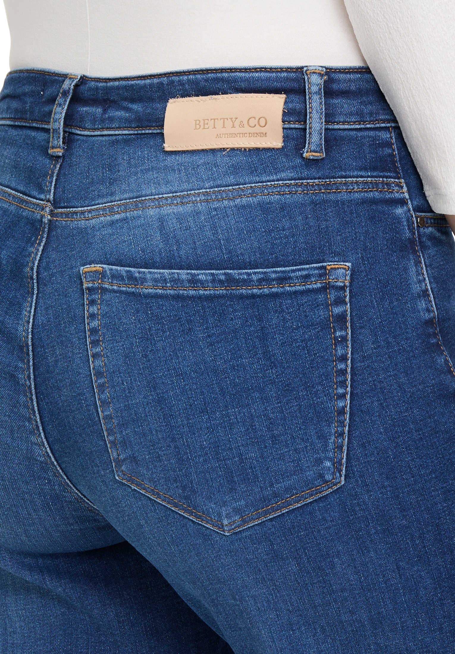 Betty&Co Taillenhose »High Waisted-Jeans mit weitem Bein«