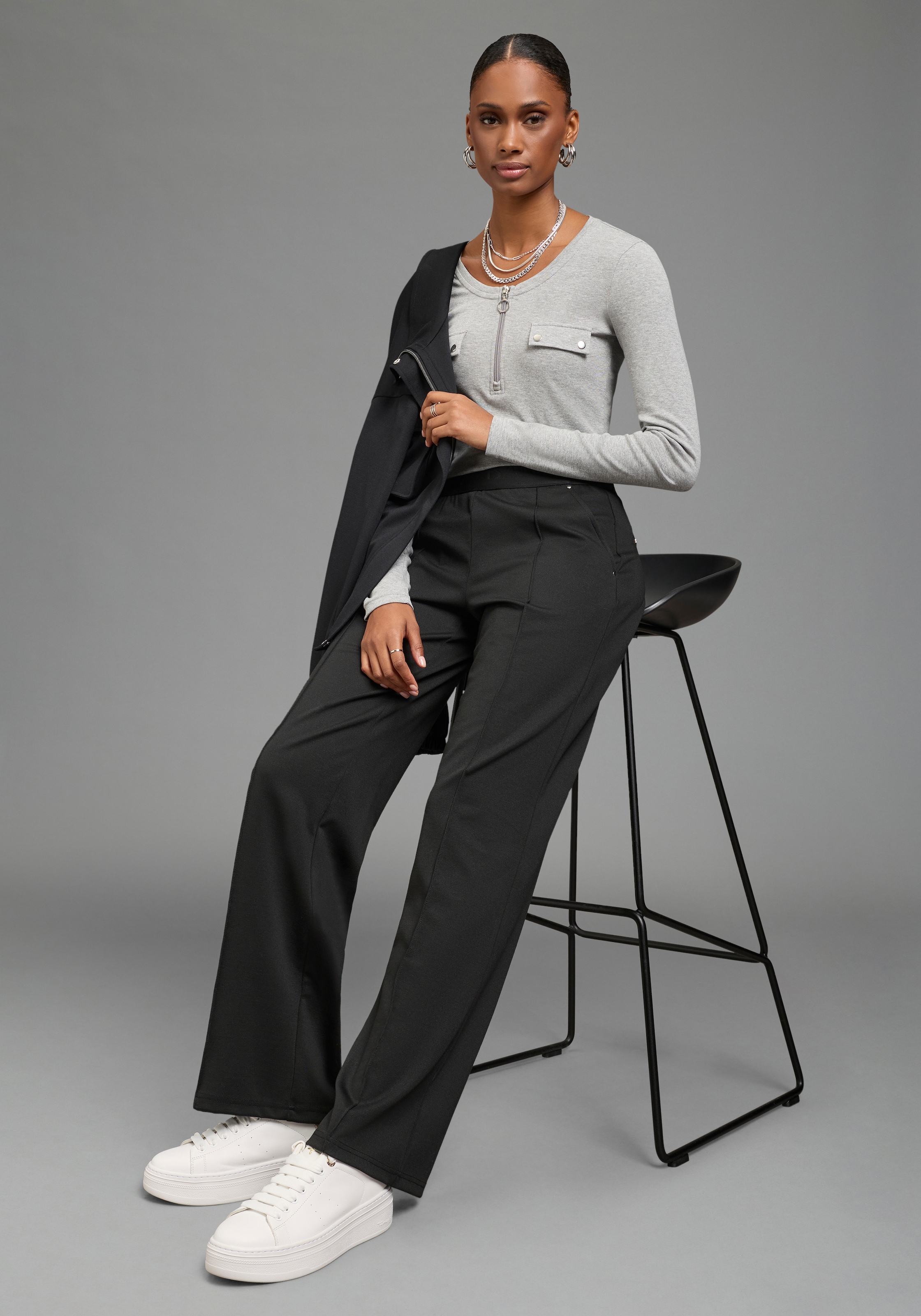 Bruno Banani Longsleeve mit Rundhalsausschnitt, figurbetonte Passform, hüftbedeckende Länge