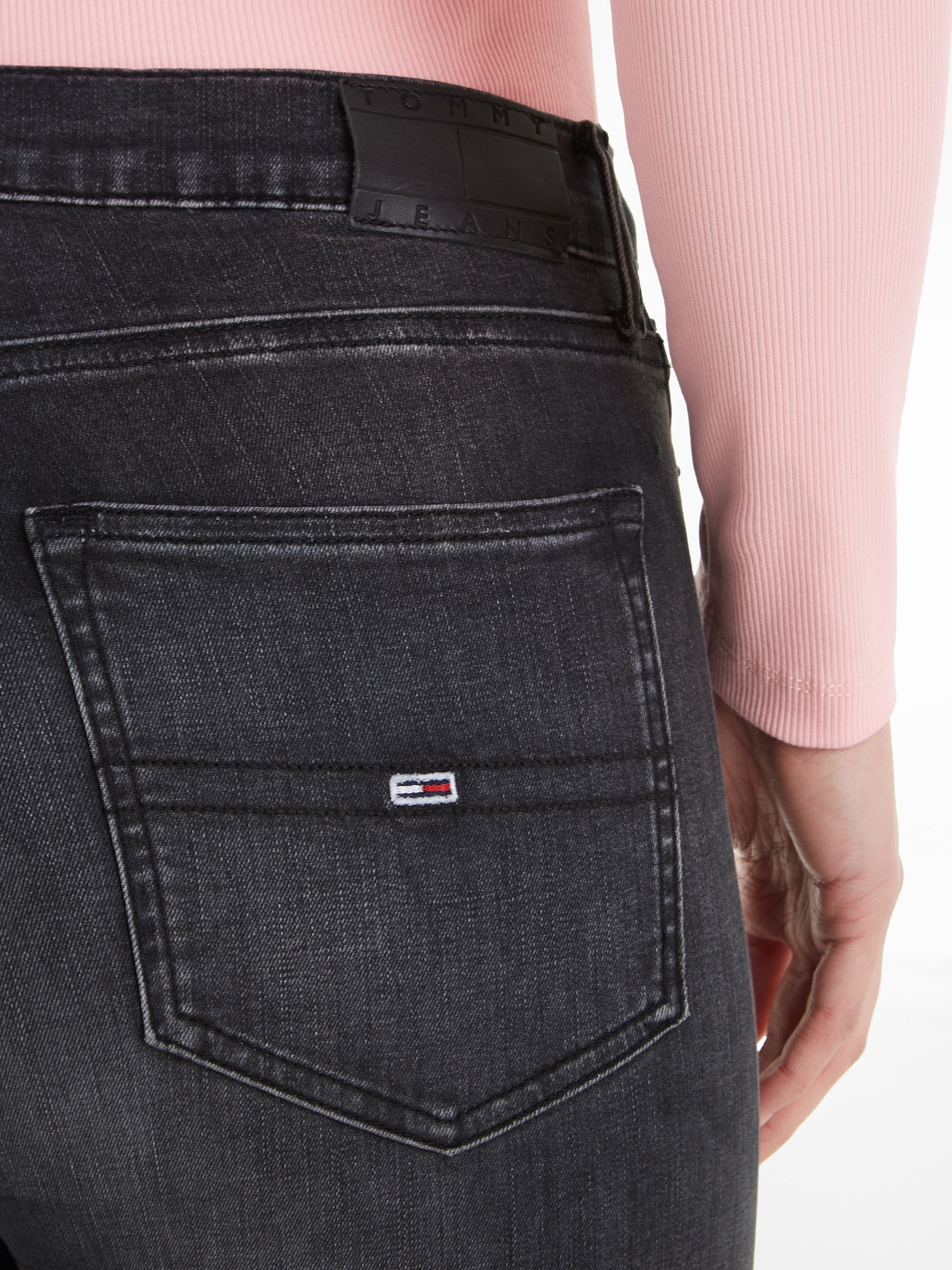 Tommy Jeans Bequeme Jeans »Sylvia«, mit Markenlabel bei ♕