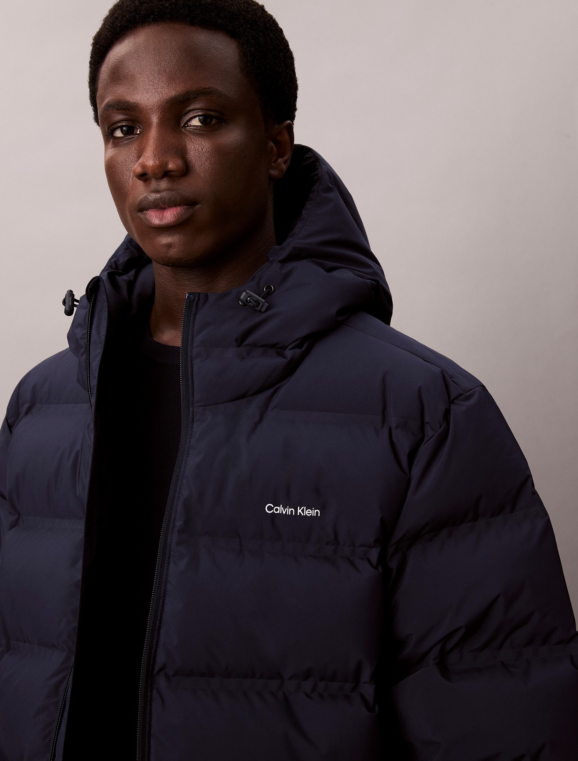 Calvin Klein Steppmantel »LS BONDED CHNNLD LONG HOODED PUF« Mit Rundhalsausschnitt, regular fit