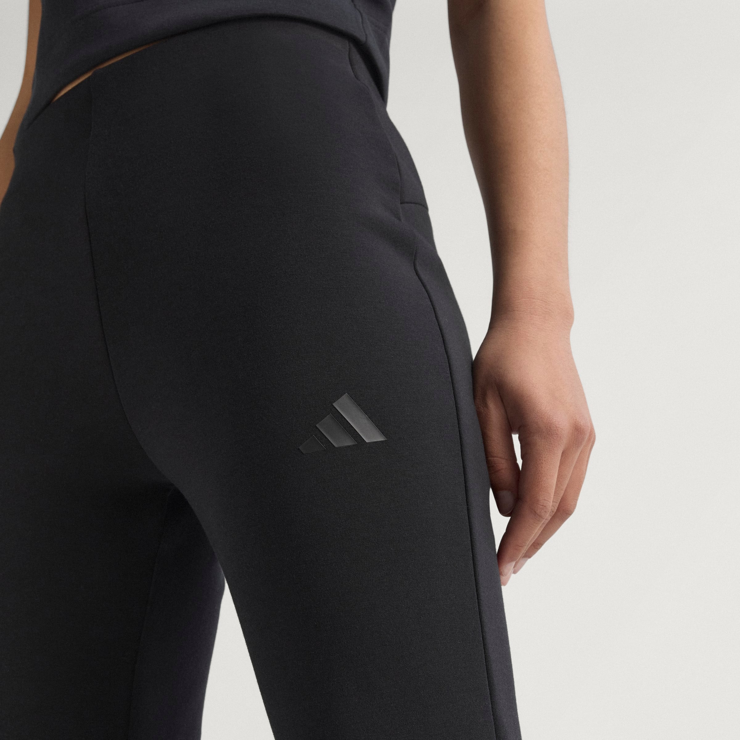 adidas Sportswear Sporthose »SOFT LUX AUSGESTELLTE«  schlanke Passform, mittelhoher Bund, mit Gummizug