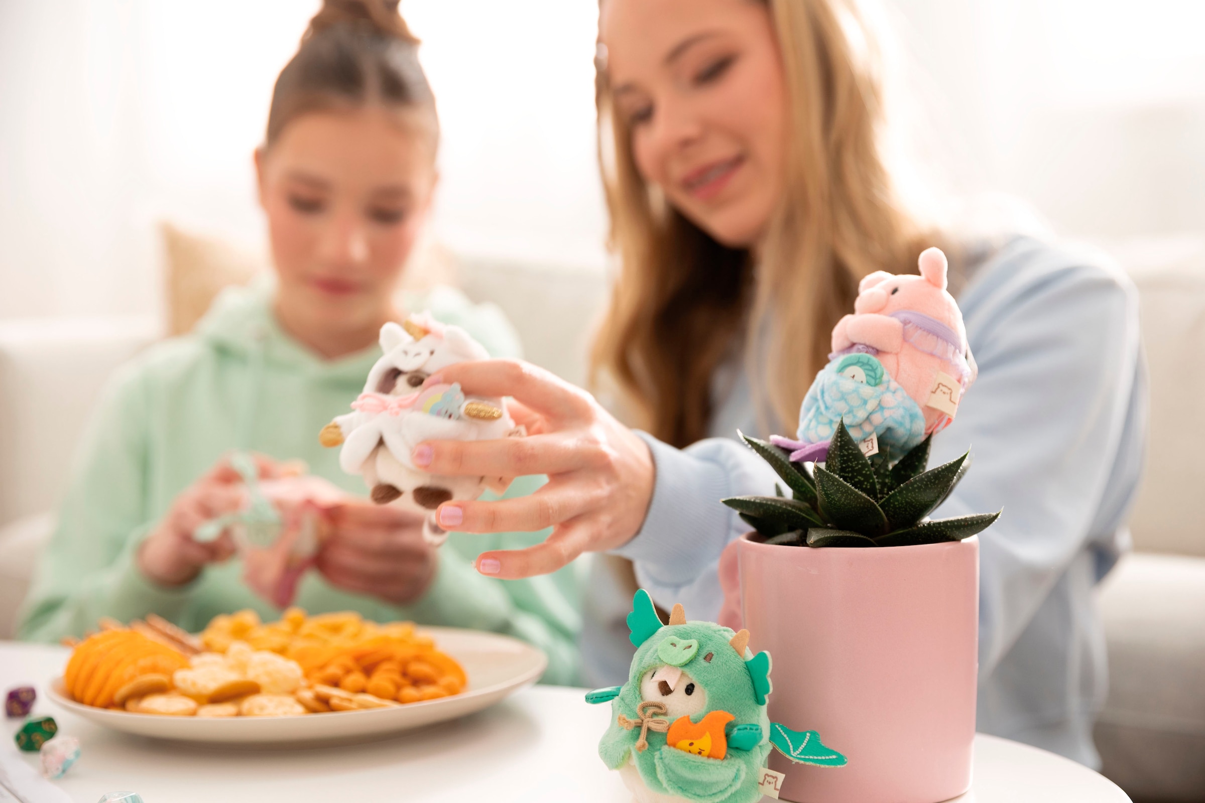 Nici Kuscheltier »mymochi, Eisbär Snono 8 cm mit Flamme und Drachenkostüm« in Geschenkbox