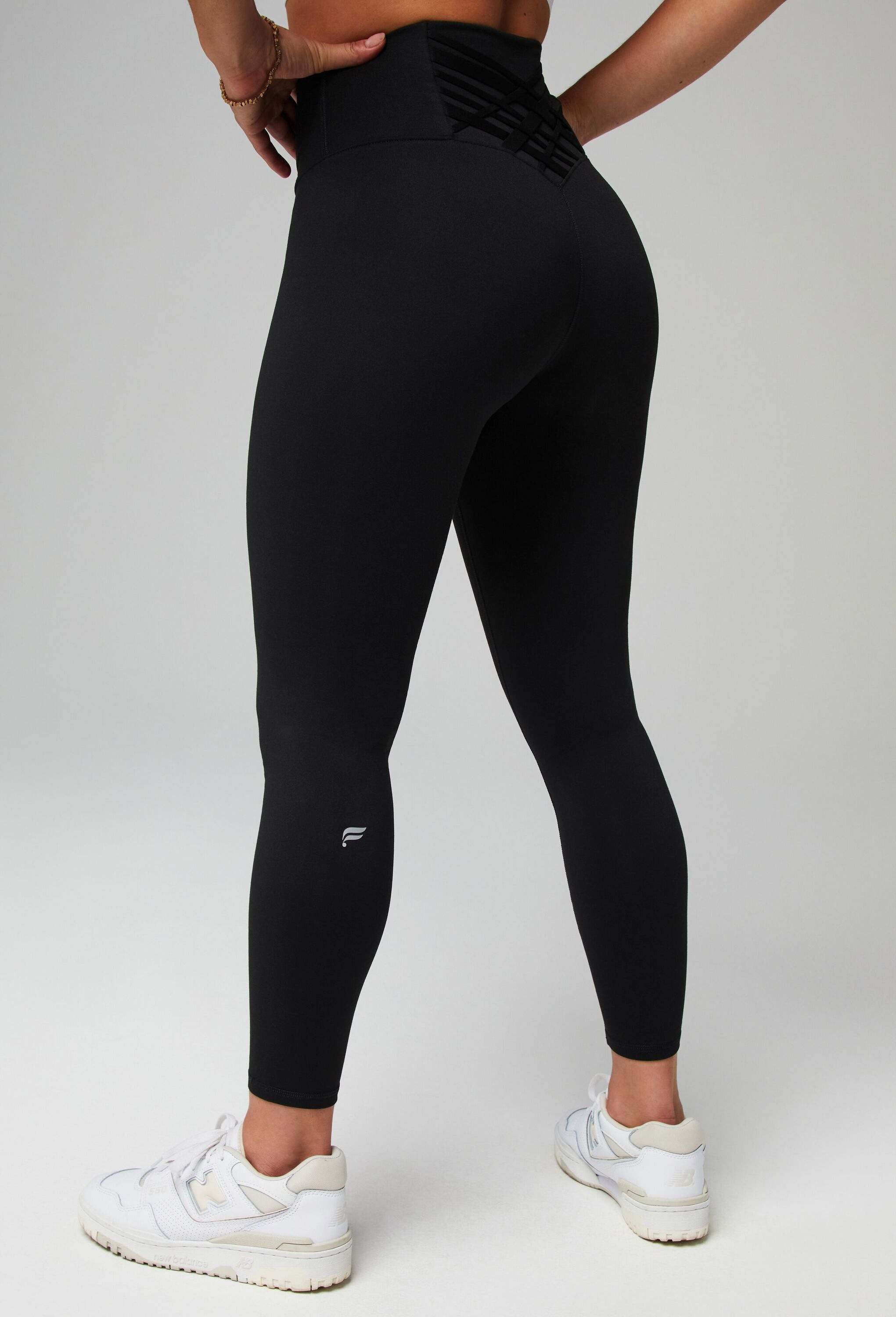 Fabletics Leggings »Fabletics LEGGINGS BOOST-POWERHOLD-7-8-HIGH-WAIST-LEGGINGS«  Mit verdeckten Taschen und Schnürdetails