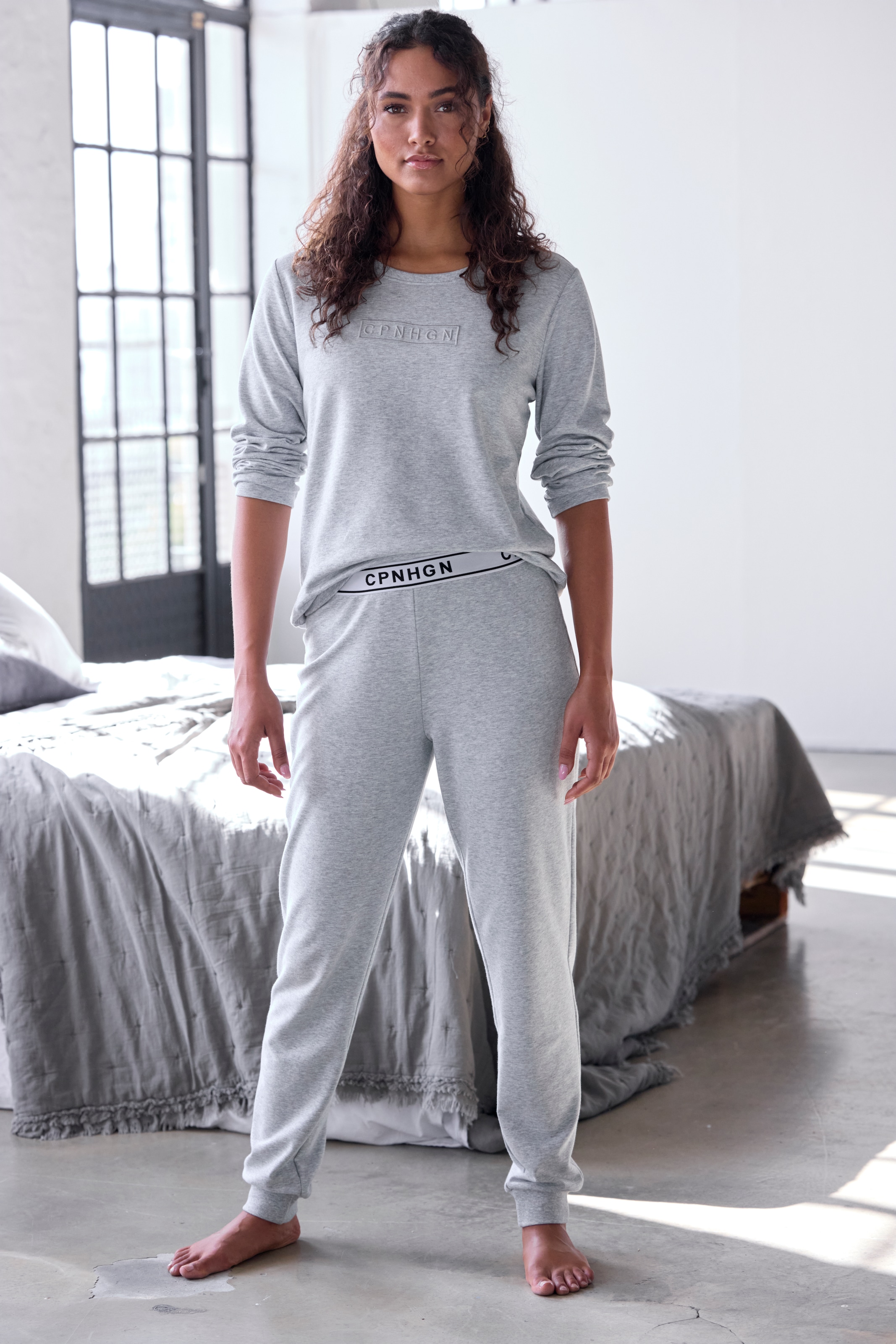 Copenhagen Studios Langarmshirt mit hochwertiger Logostickerei