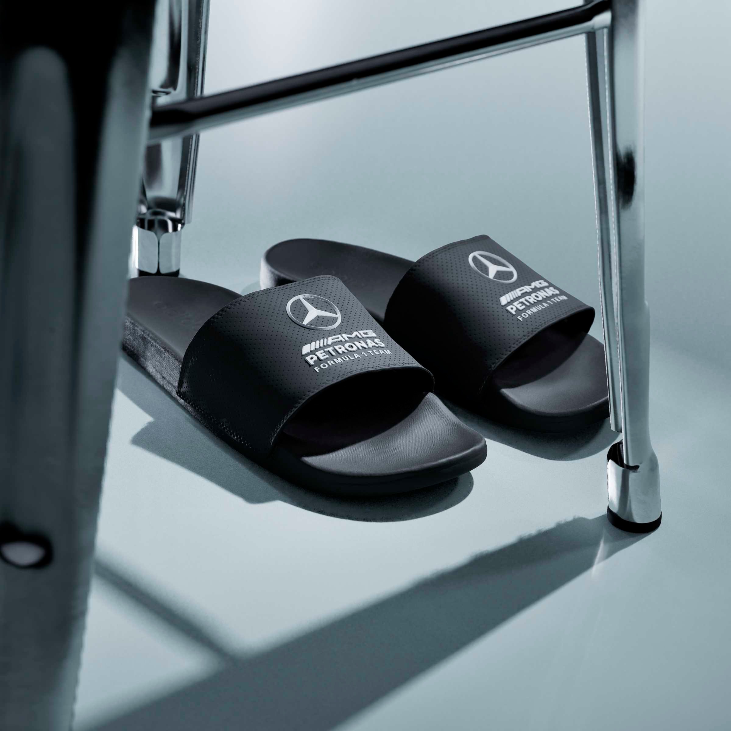 adidas Performance Badesandale »ADILETTE COMFORT MER BADESCHLAPPEN«  Mercedes AMG Motorsport