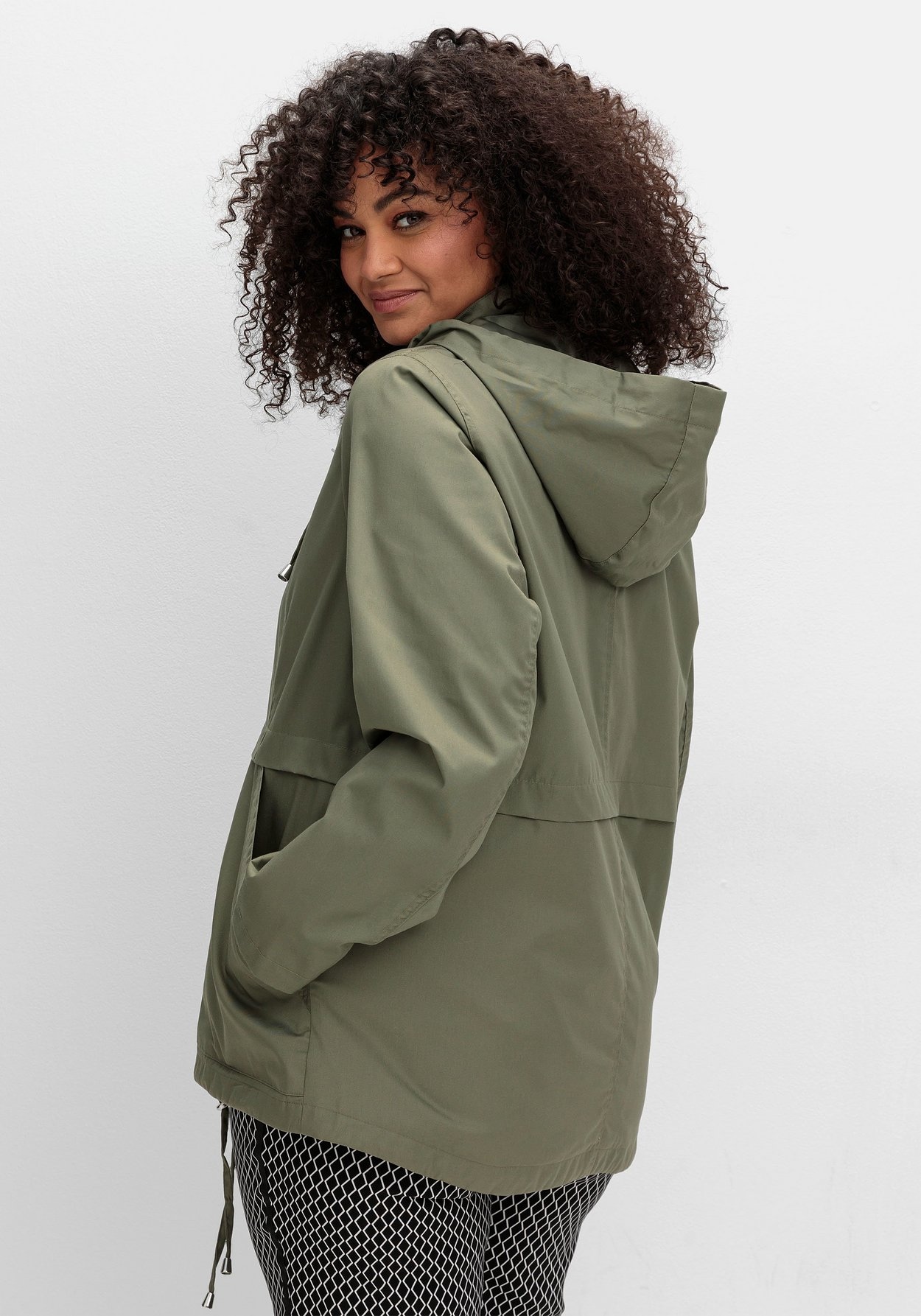 Sheego Outdoorjacke »Outdoorjacke mit Kapuze und Stehkragen«