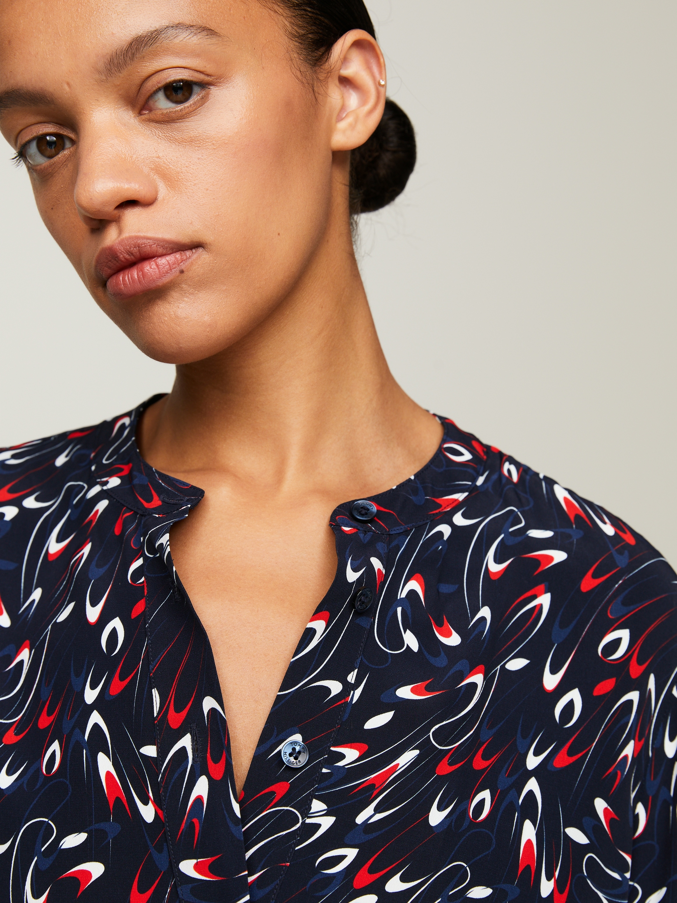 Tommy Hilfiger Langarmbluse »SMALL RIBBON COLLARLESS REG LS«, mit Allover- Muster
