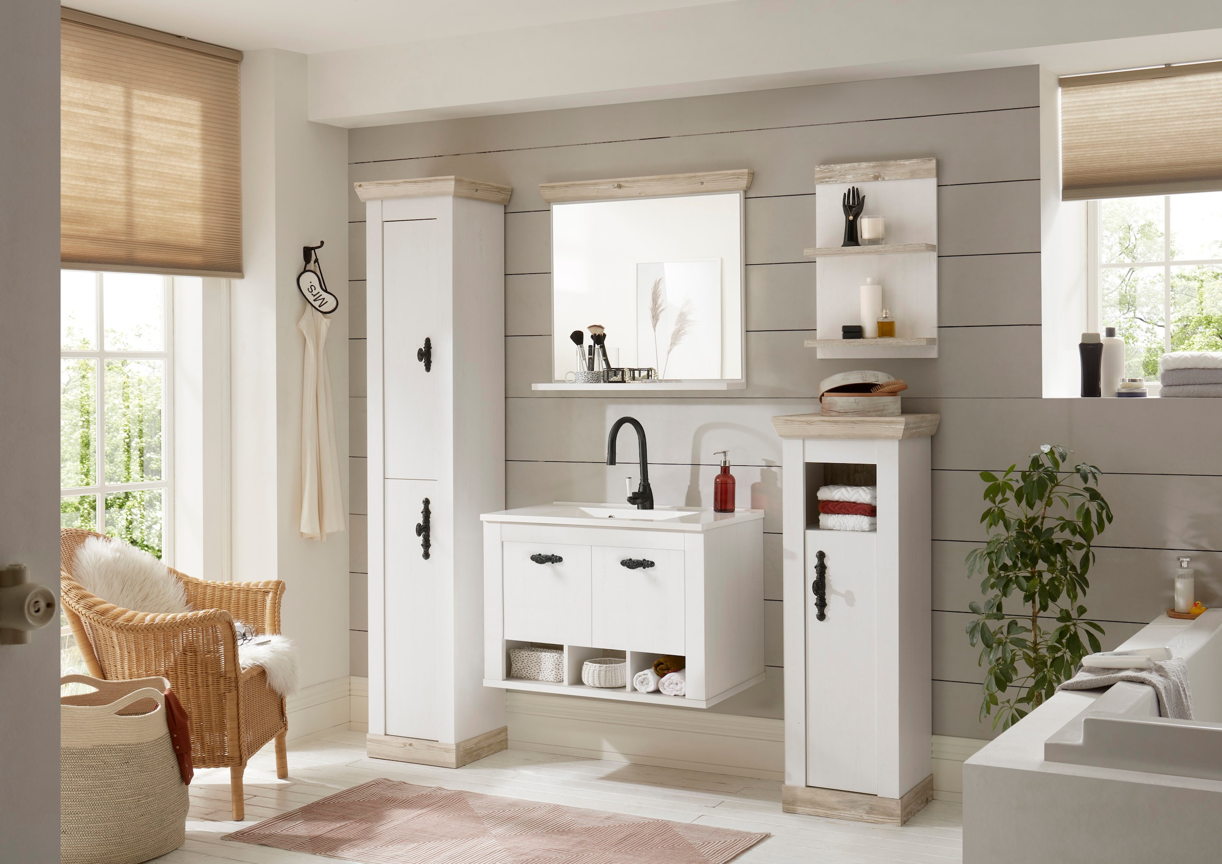 Home affaire Midischrank »Florenz, Badschrank im Landhausstil, Schrank mit Metallgriffen« in Pinie Weiß, offenes Fach und Stauraum hinter Drehtür