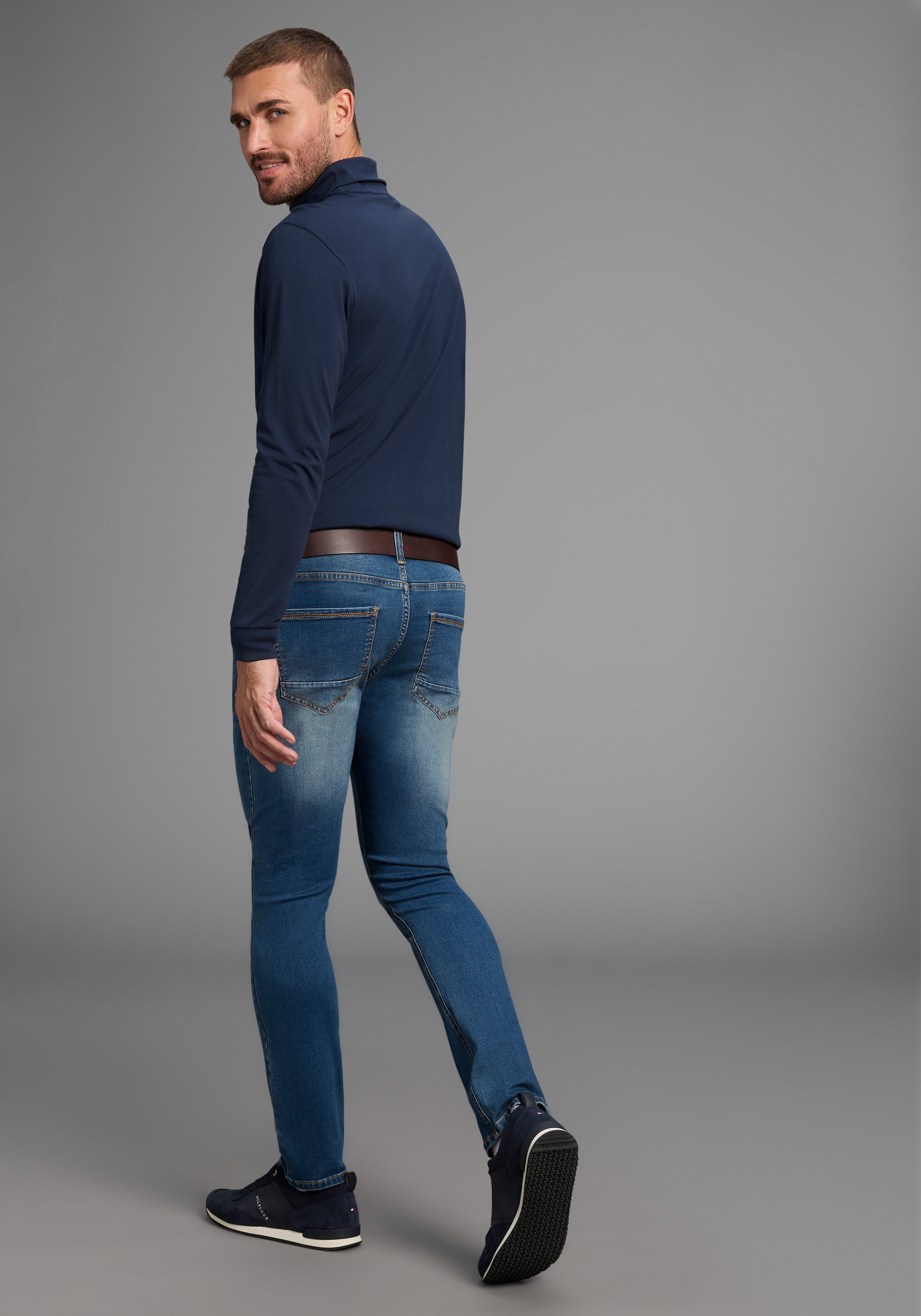 Bruno Banani Slim-fit-Jeans »Grady«, schmale Beinform, niedrige Leibhöhe, mit Eingrifftaschen