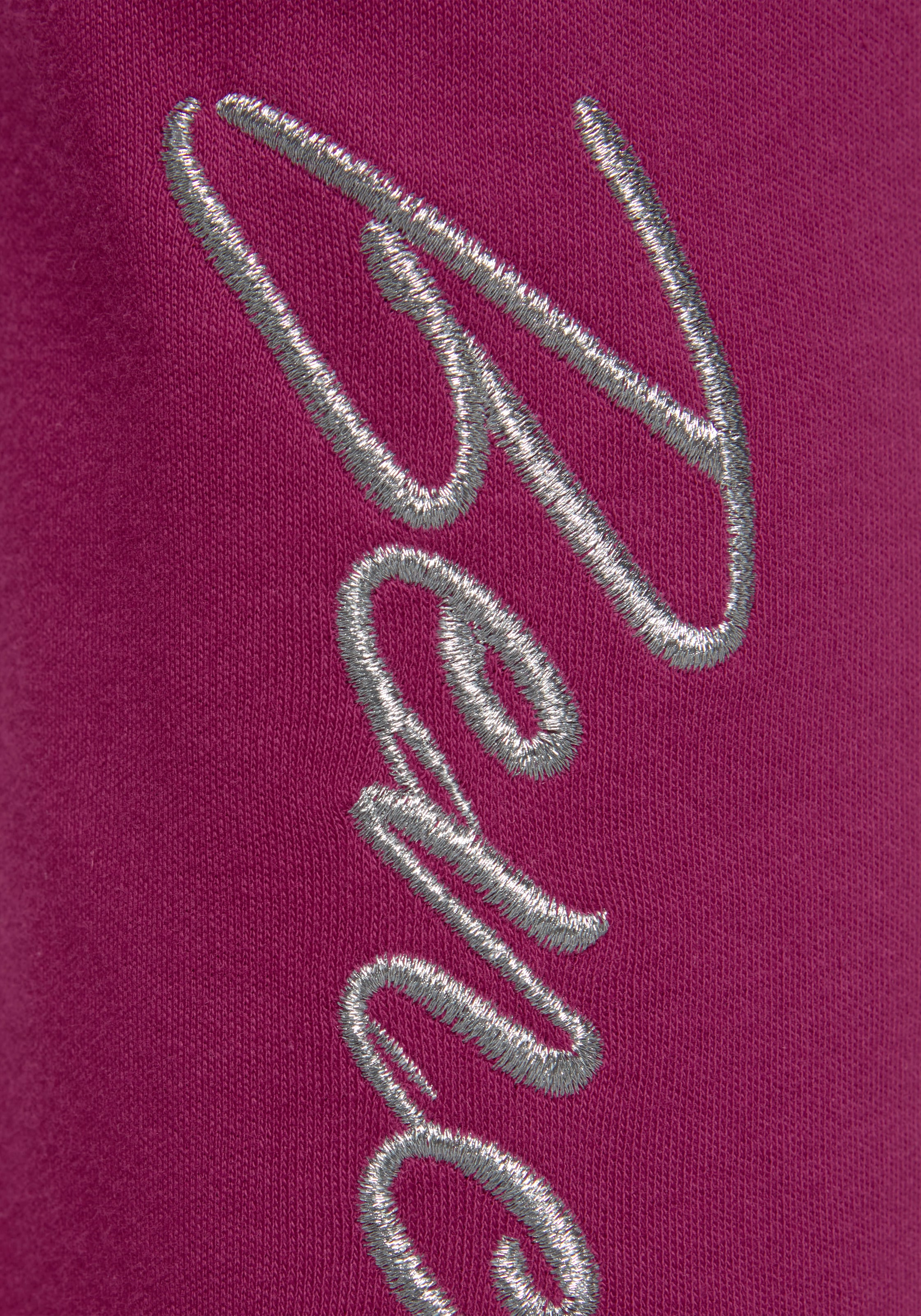 Bench. Loungewear Relaxhose, mit glänzender Logostickerei, Loungewear