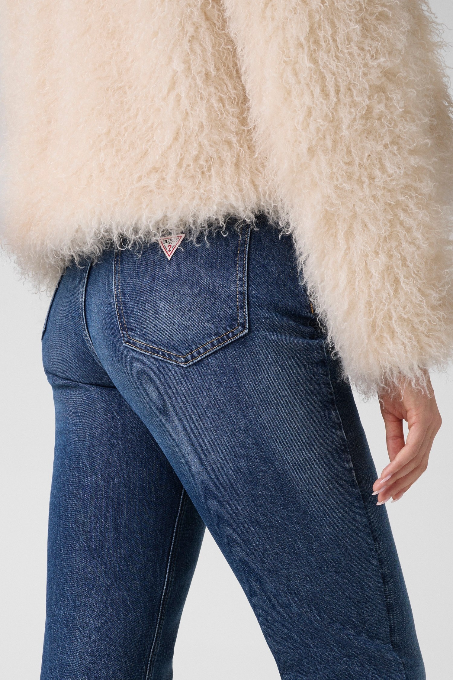 Guess Straight-Jeans »ICONIC STRAIGHT« aus Baumwoll-Lyocell-Mix