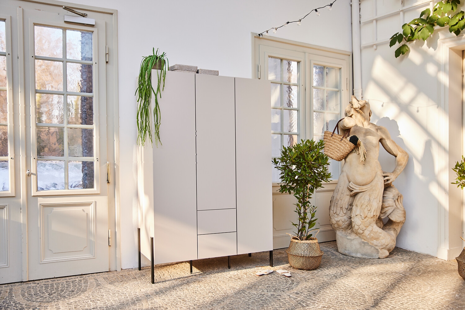 OTTO home Kleiderschrank »Jukon, moderner Kleiderschrank mit Metallfüßen« B/H/T 3-Türer: ca. 135/210/60 4-Türer ca: 180/210/60,  push to open Funktion, passend zur JUKON Serie, viel Stauraum