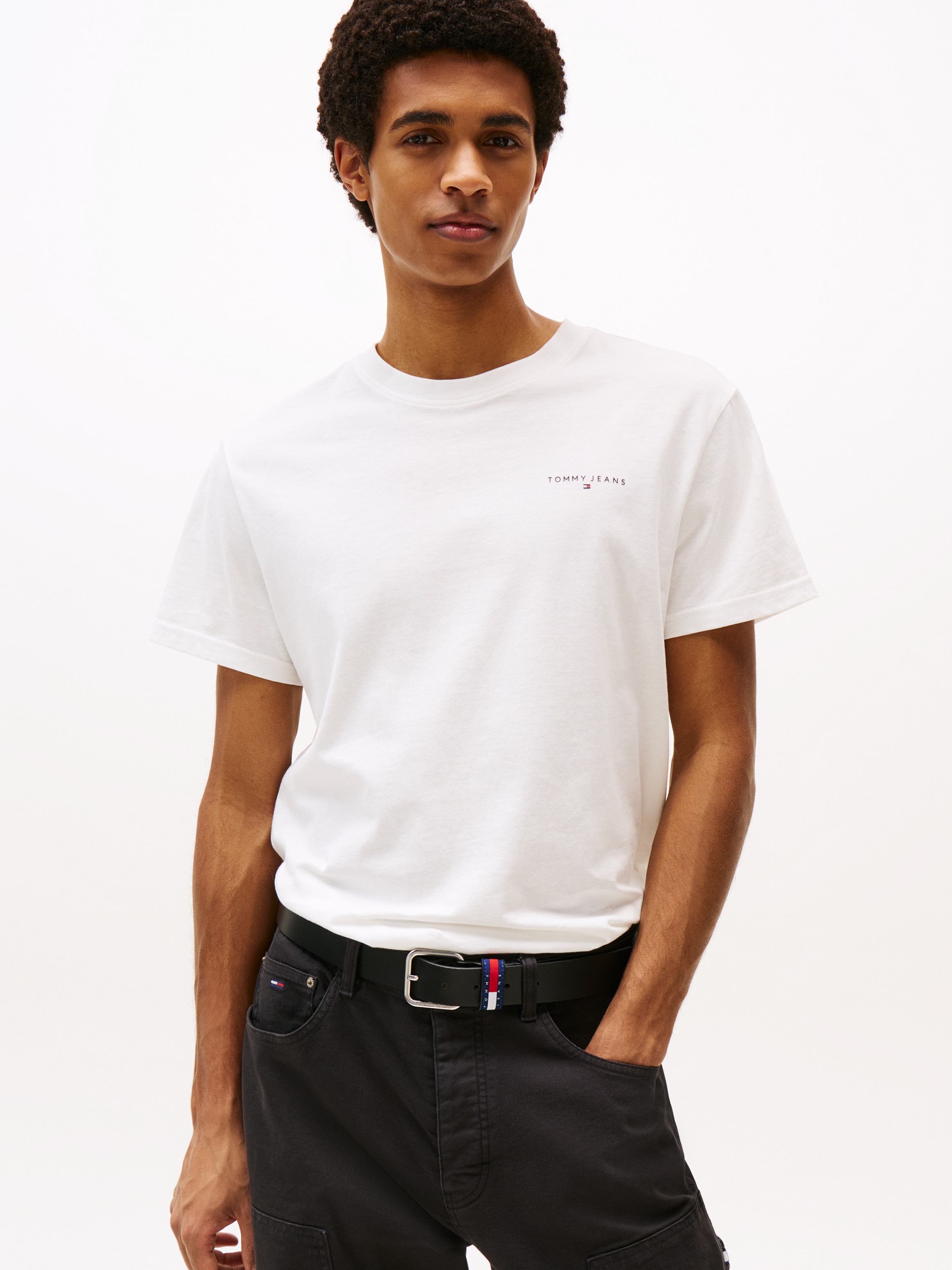 Tommy Jeans T-Shirt »TJM SLIM LINEAR CHEST TEE EXT« Mit Rundhalsausschnitt