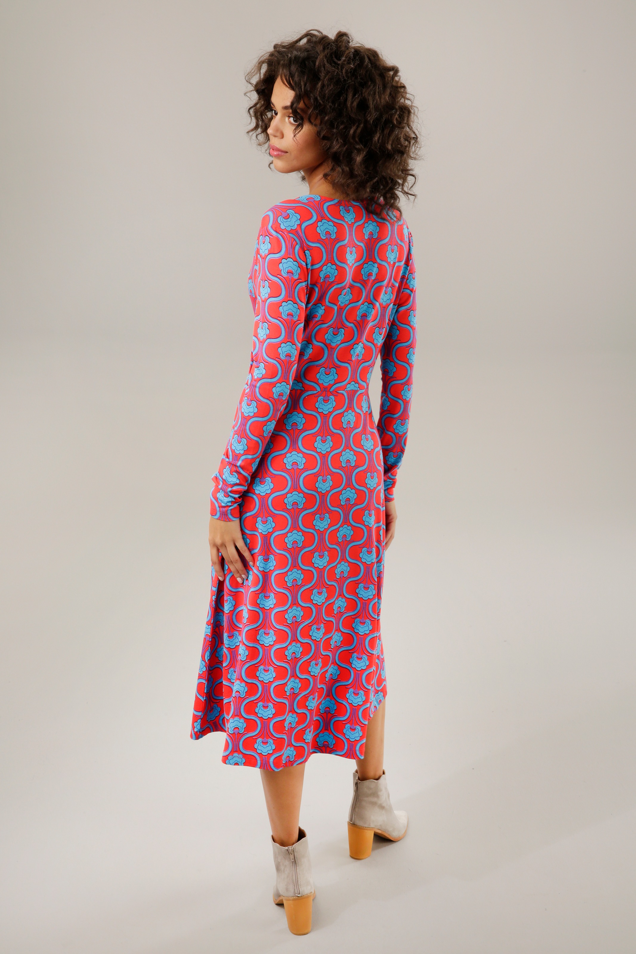 Aniston CASUAL Jerseykleid, mit trendigem Retromuster bedruckt bei ♕