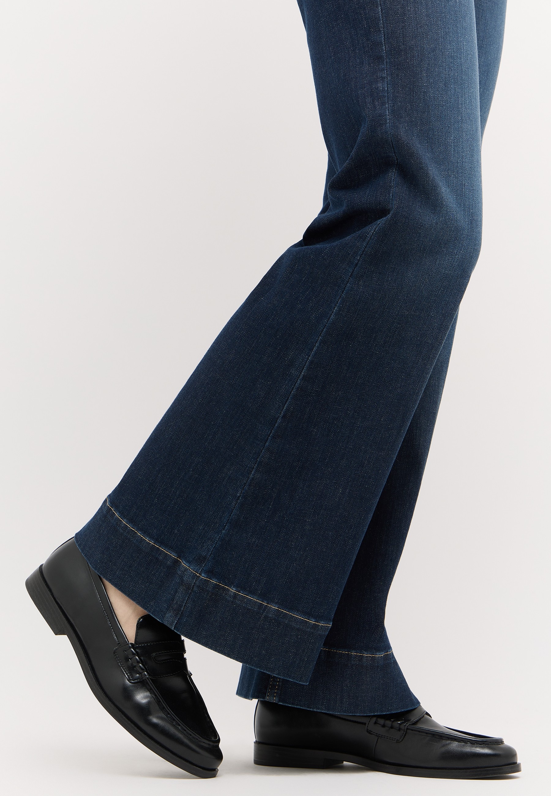 ANGELS Bootcut-Jeans »LUNA« mit ausgestelltem Bein, aus Baumwollmix mit Stretch
