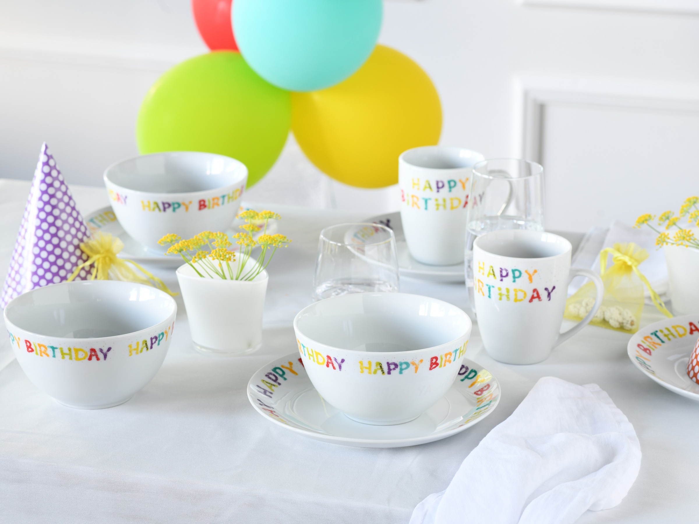 CreaTable Frühstücks-Geschirrset »Happy Birthday, Frühstücksset 12-tlg.« Fröhliches buntes Geschirr, Für alle Geburtstagsfeierlichkeiten