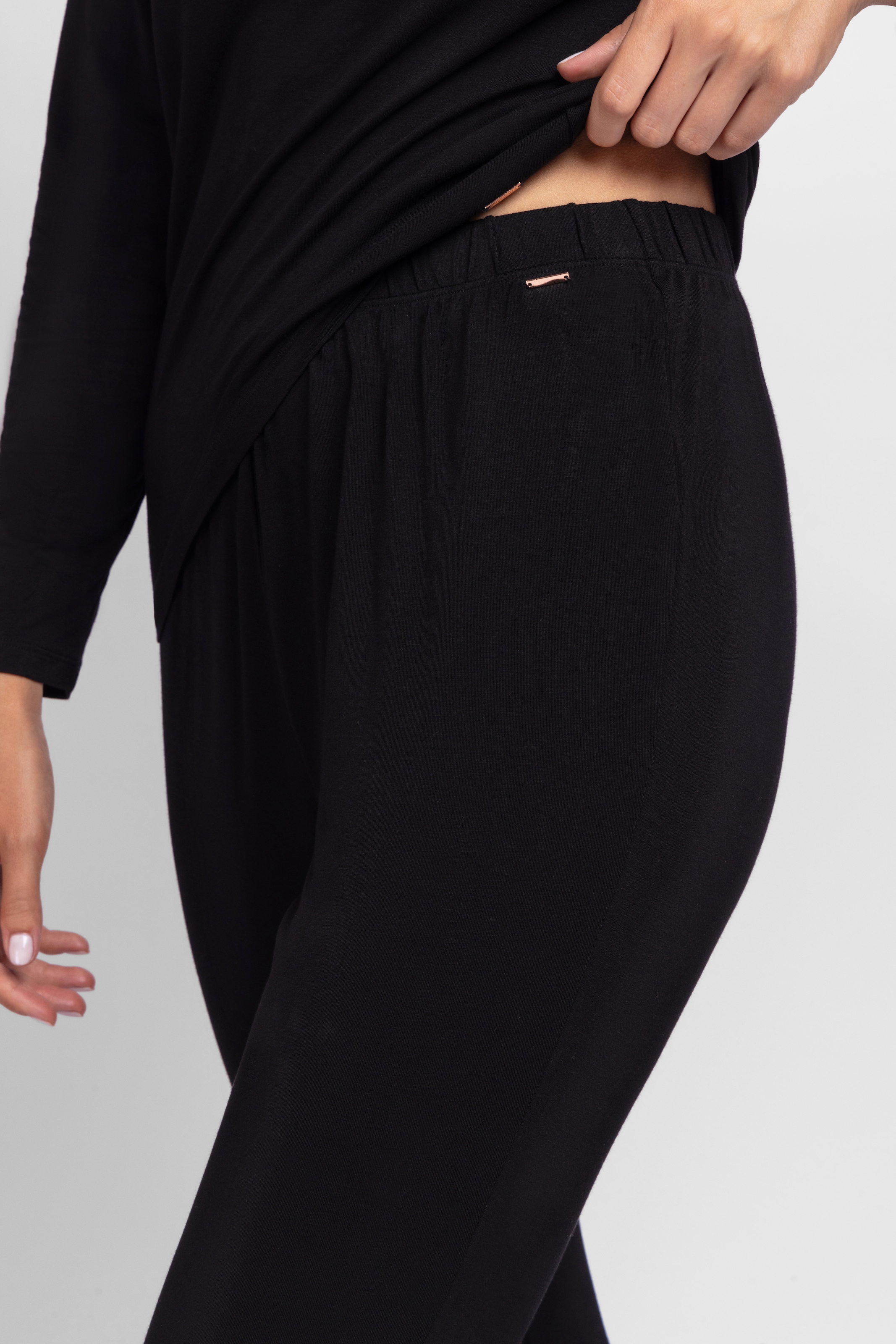 Dorina Pyjama »ORIGINS«, (2 tlg.), Spitze, weich, Langarm, bequem, feminin
