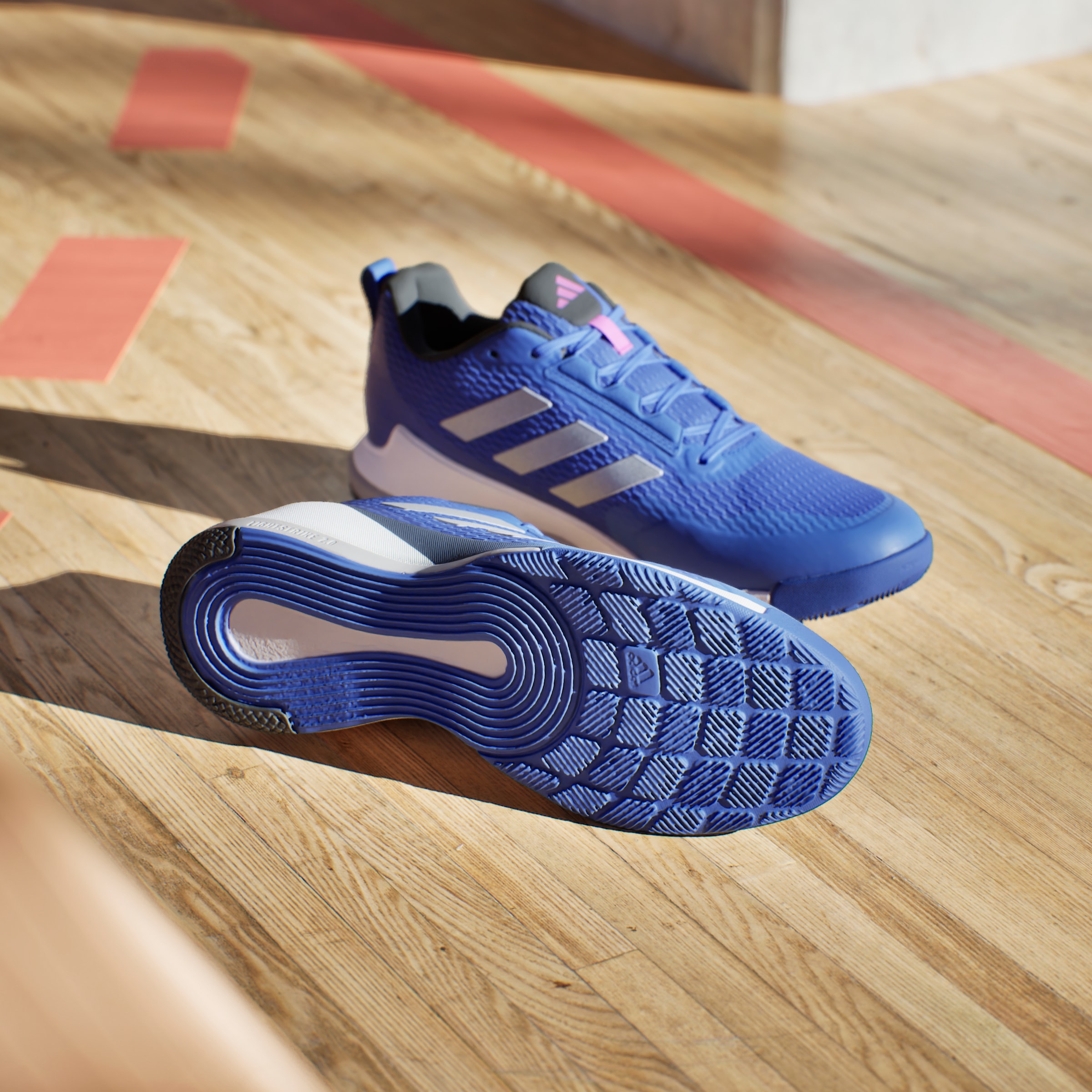 adidas Performance Hallenschuh »NOVAFLIGHT 2 INDOOR«, besonders geeignet für Volleyball