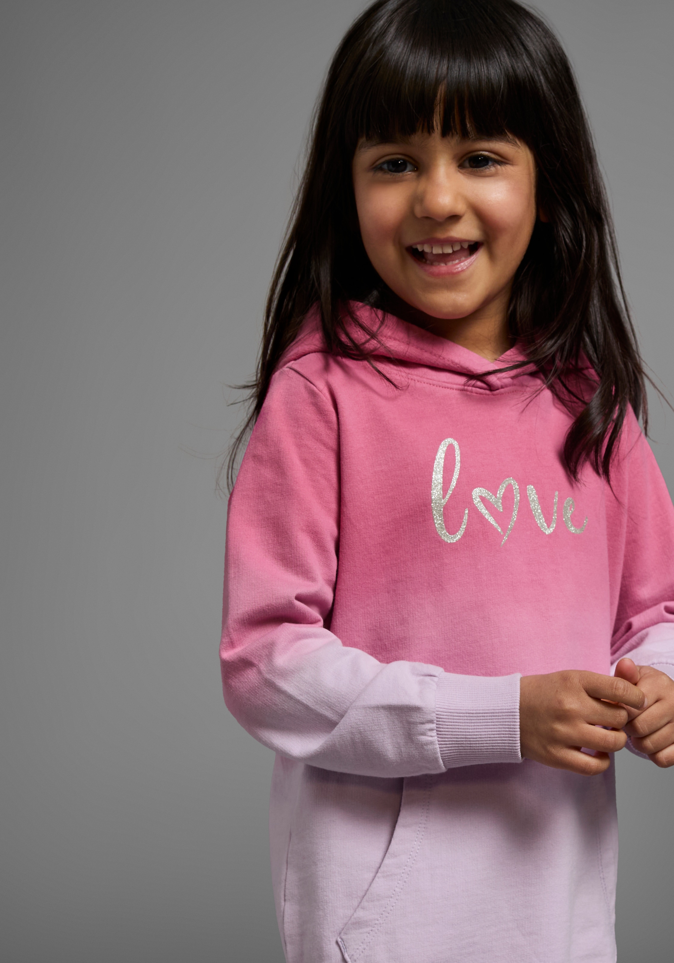 KIDSWORLD Kapuzensweatshirt », Longsweatshirt mit LOVE print«, Langarm, po-bedeckend, mit Glitzerdruck, aus Baumwolle
