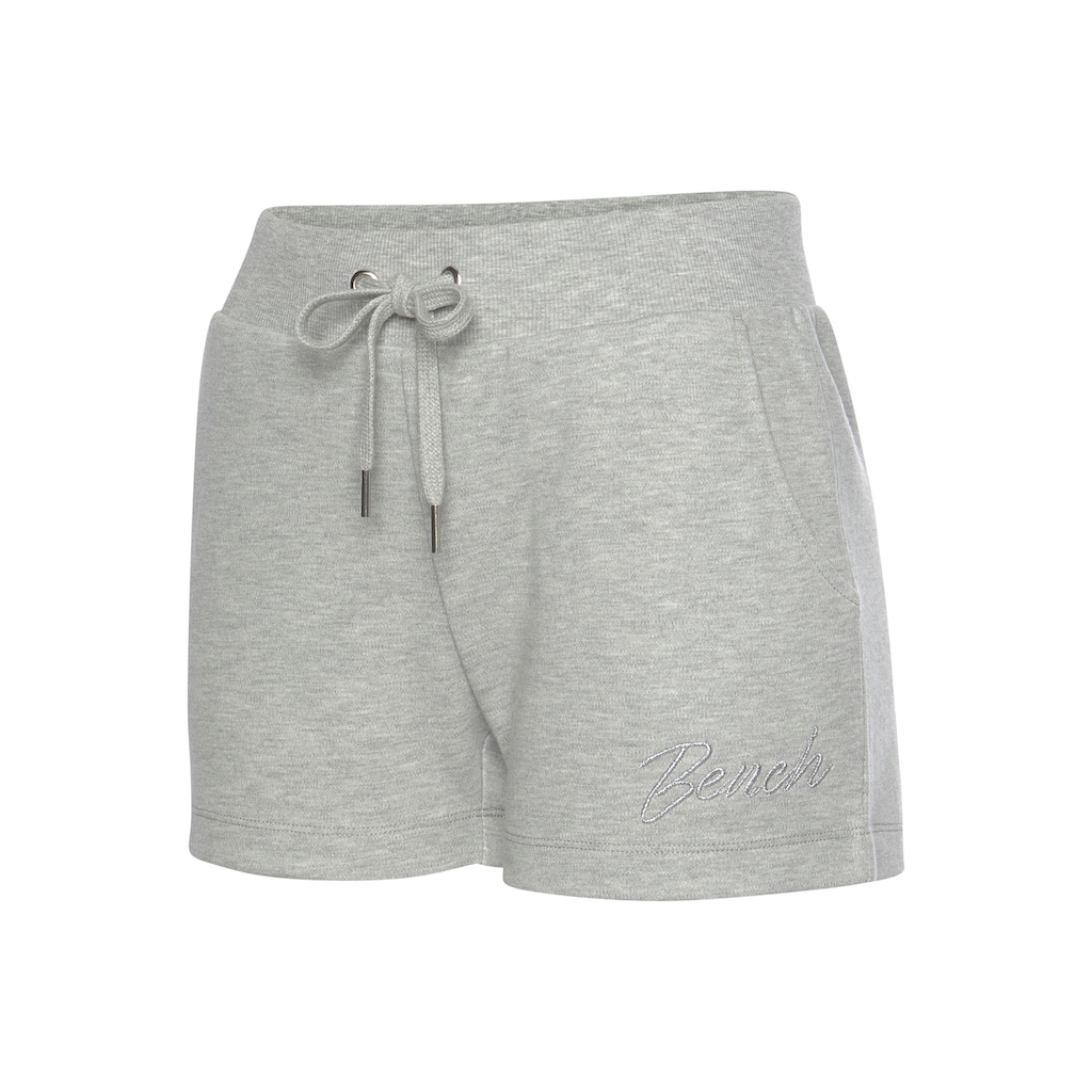 Bench. Loungewear Relaxshorts, mit kleiner glänzenden Logostickerei, Loungeanzug