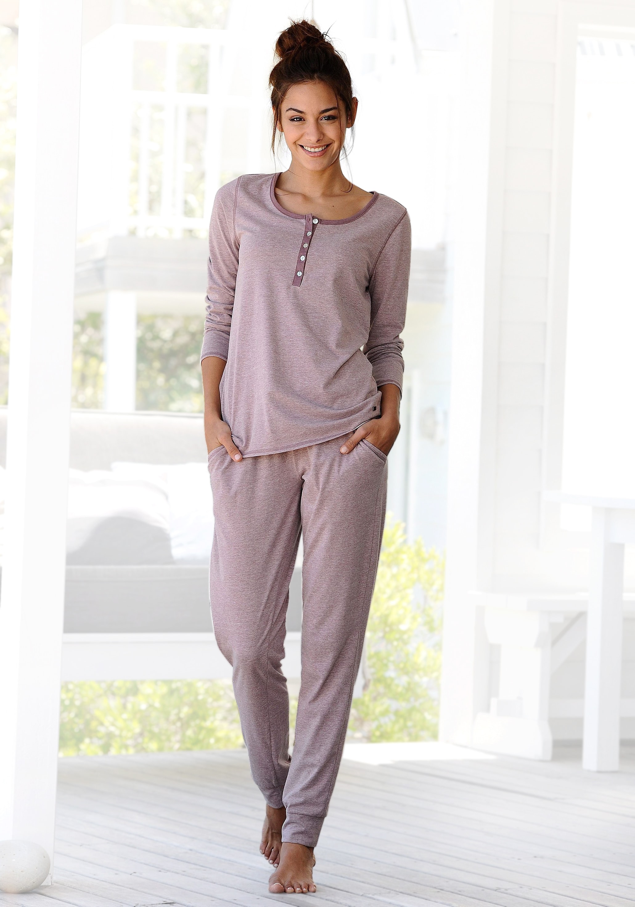 Arizona Pyjama, (2 tlg., 1 Stück), in melierter Qualität mit Knopfleiste  bei ♕