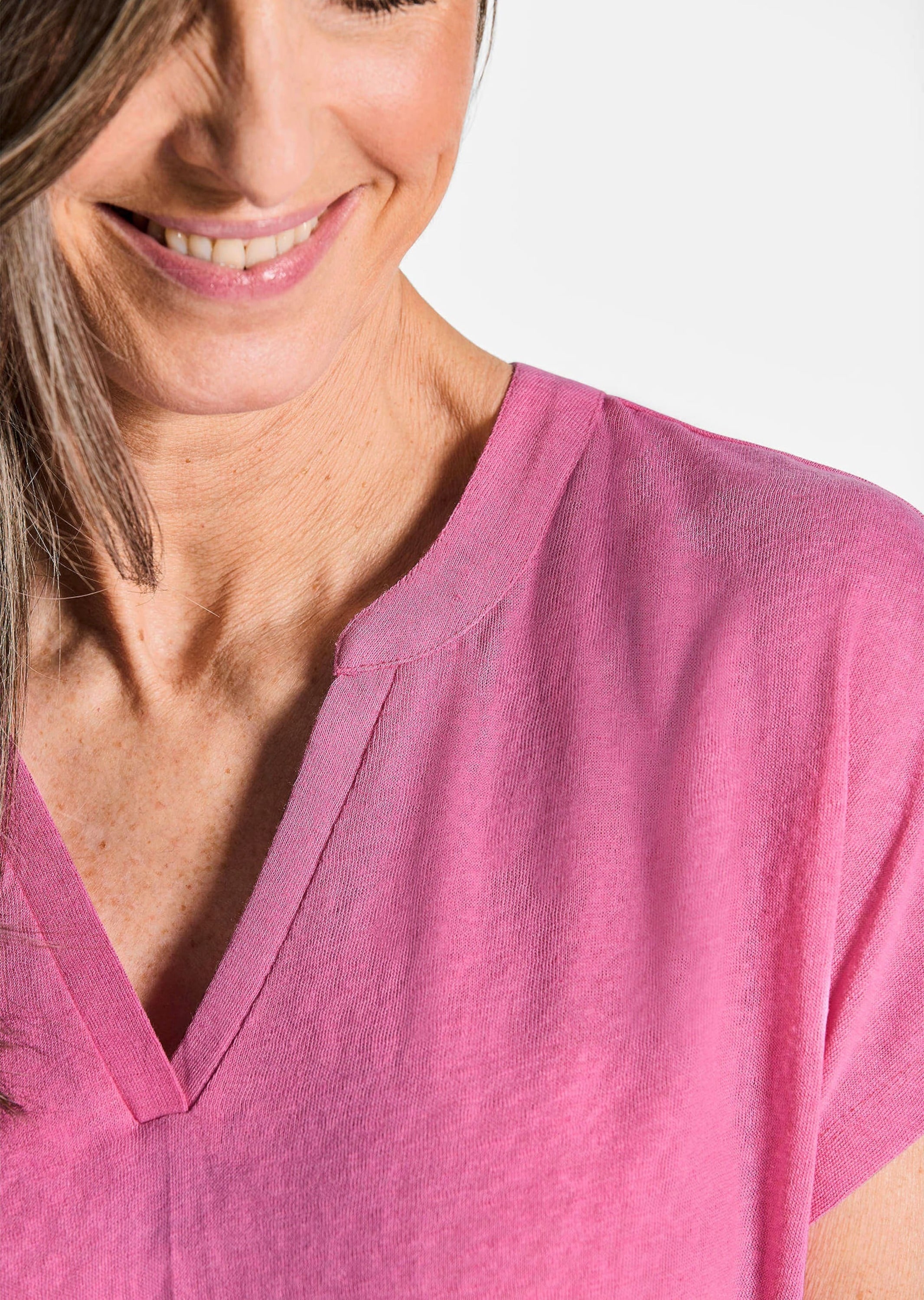 GOLDNER Kurzarmshirt »Luftiges Basicshirt mit V-Ausschnitt« Flammen-Optik