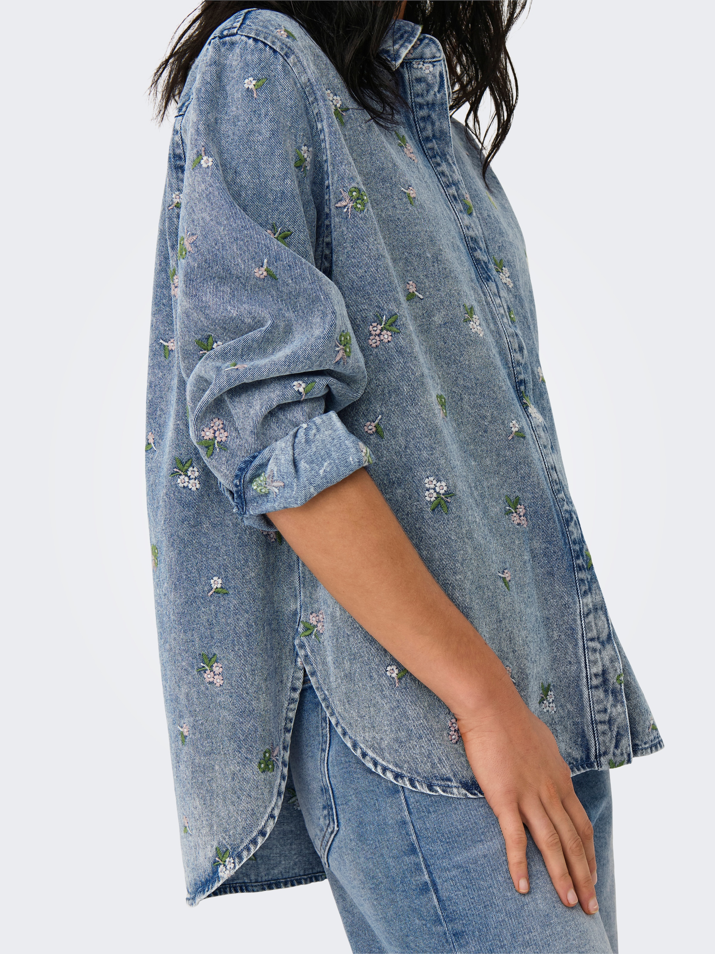 ONLY Jeansbluse »ONLVERA L/S FLOWER EMB SHIRT DNM YOR«