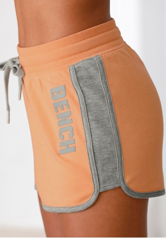 Bench. Sweatshorts »mit elastischem Bündchen,«, kontrastfarbenen Einsätzen und Logodruck kaufen